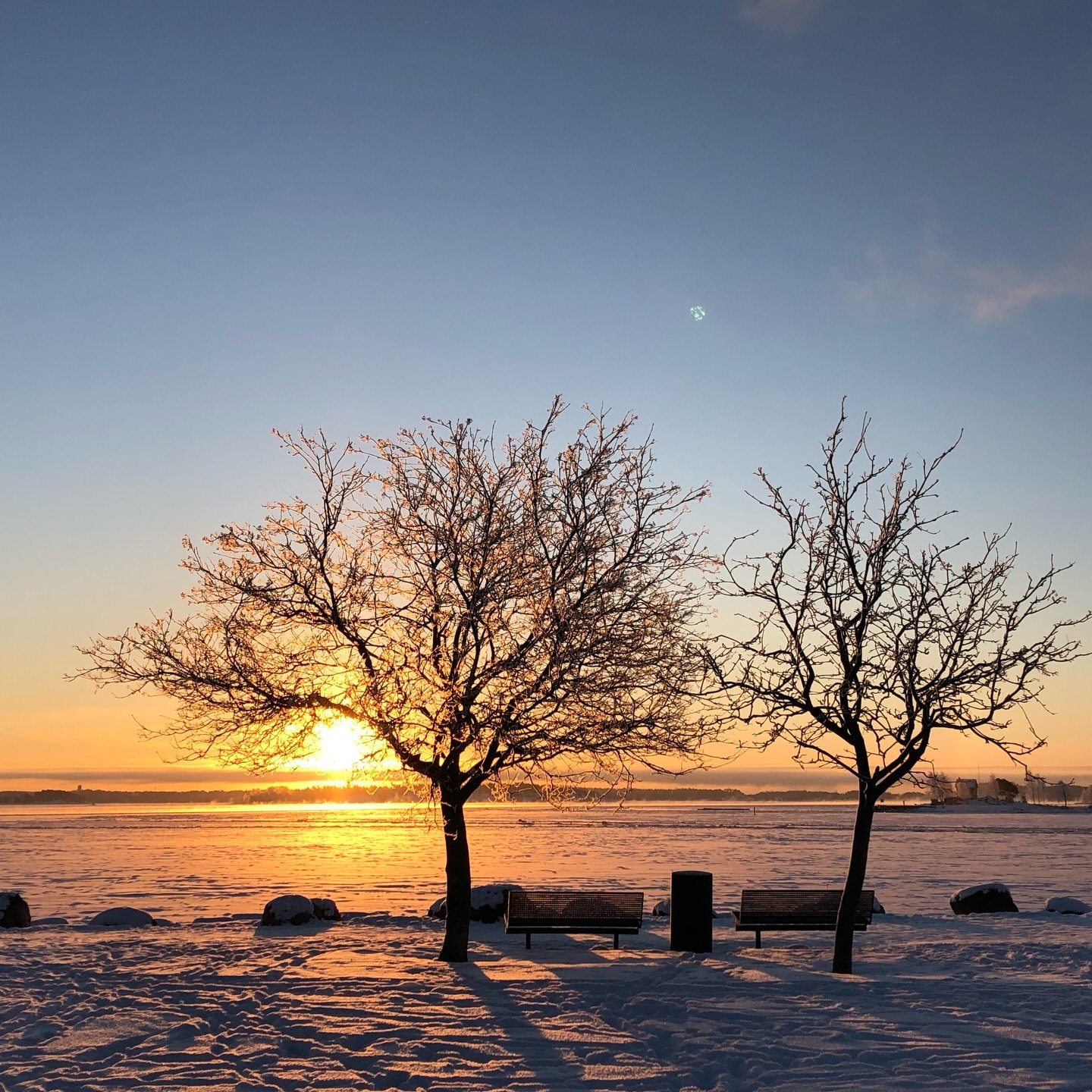Perjantai &amp; aamuaurinko 💛
Ihanaa p&auml;iv&auml;&auml; kaikille!

#weekendvibes