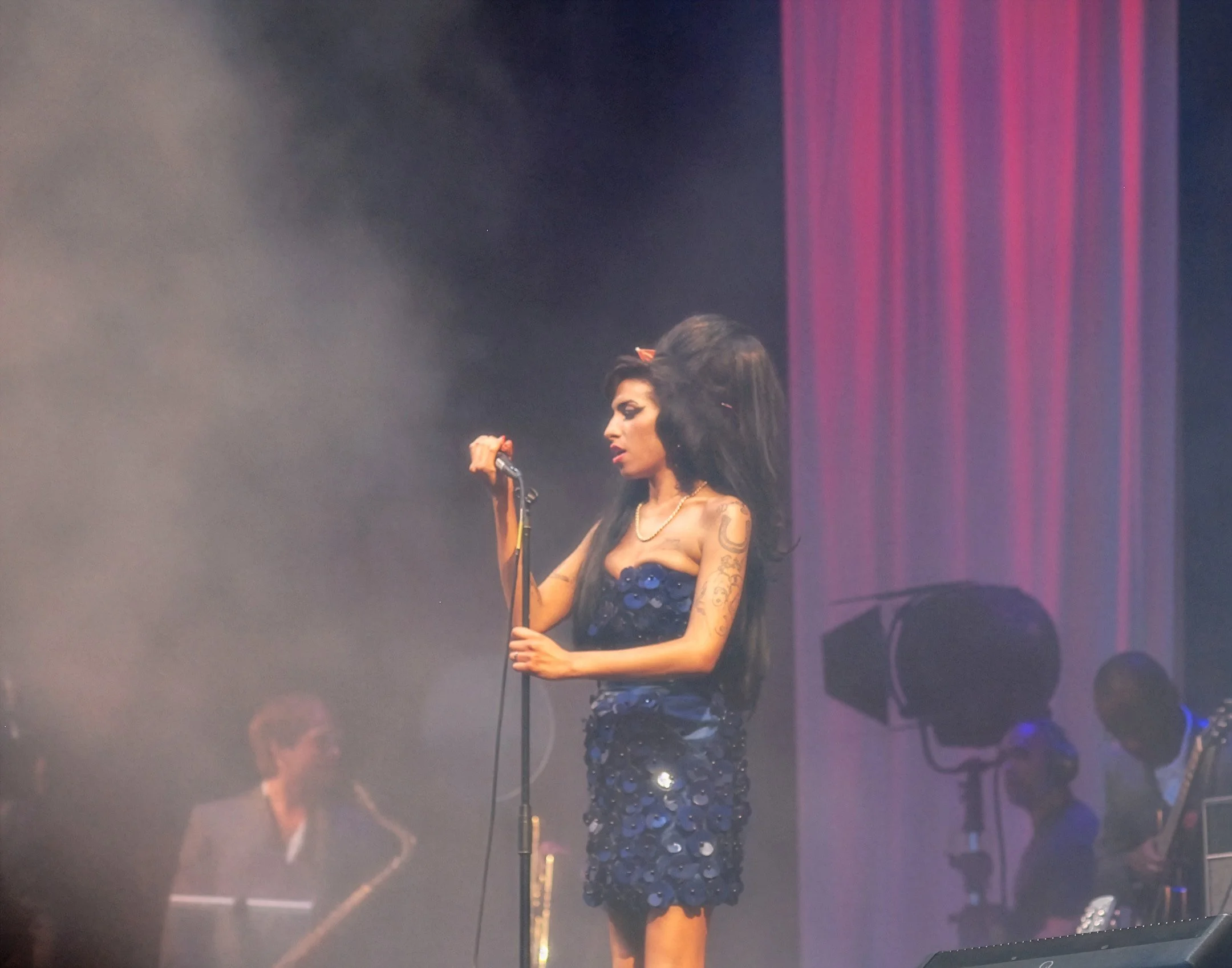 200806 AMY WINEHOUSE GLASTONBURY 0112.jpg