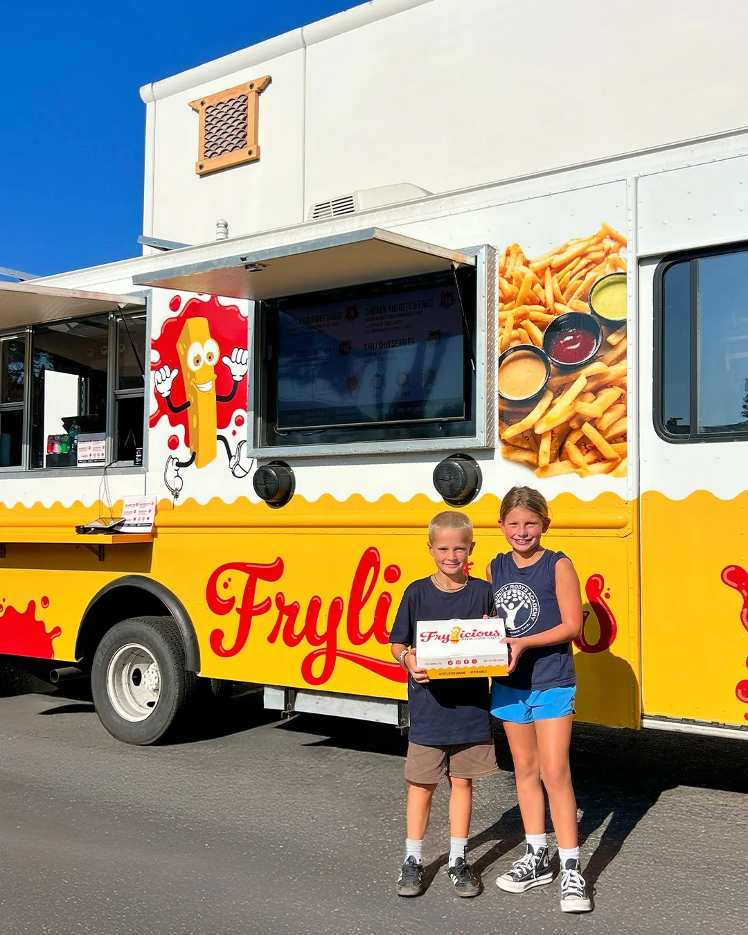 Two happy faces and one delicious box of Frylicious, that&rsquo;s what joy looks like to us.

#frylicious #frenchfries #frieslover #foodlovers #orangecounty
