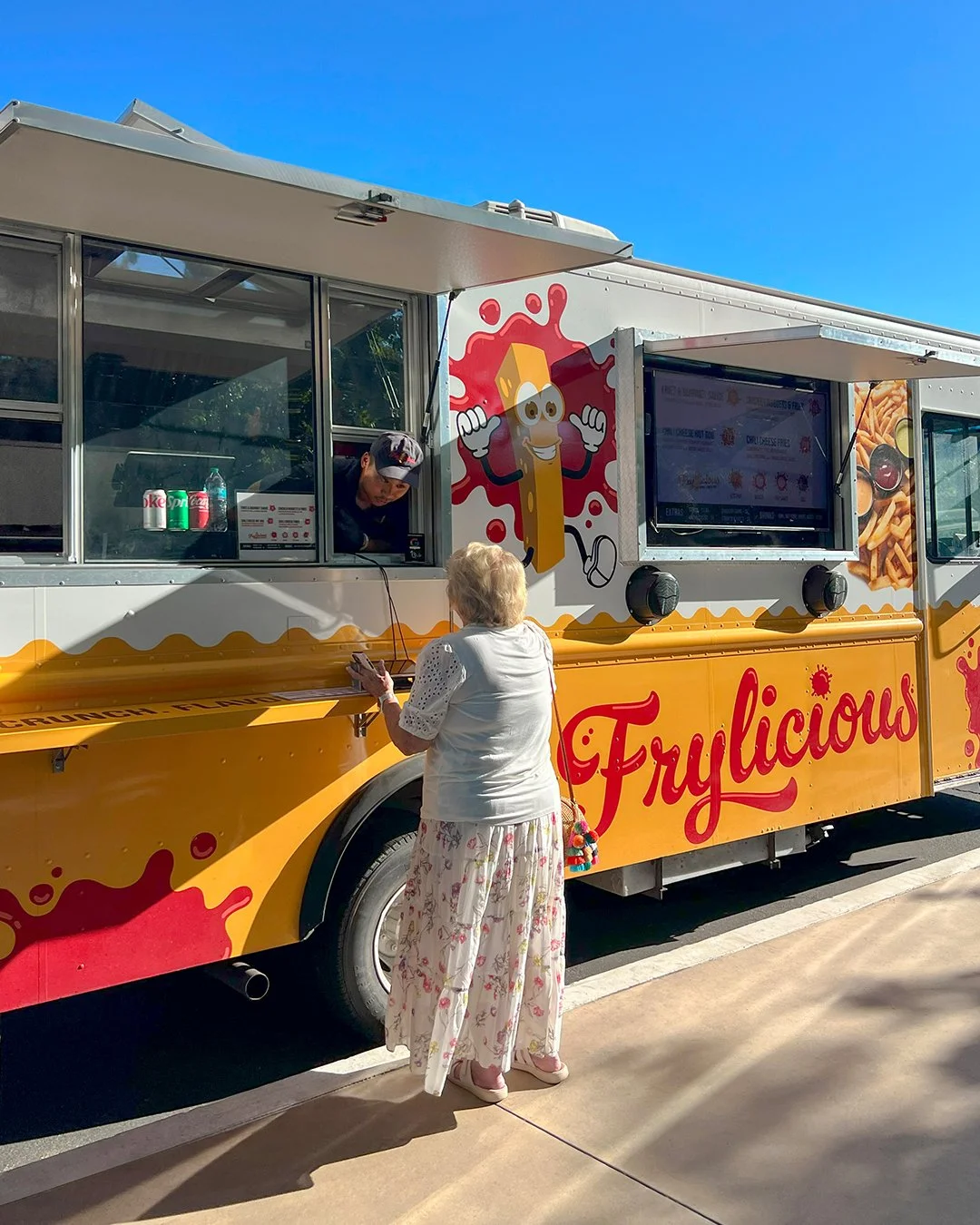 Just another sunny day serving smiles and delicious food from the Frylicious truck. We love moments like this!

#frylicious #frenchfries #frieslover #foodlovers #orangecounty