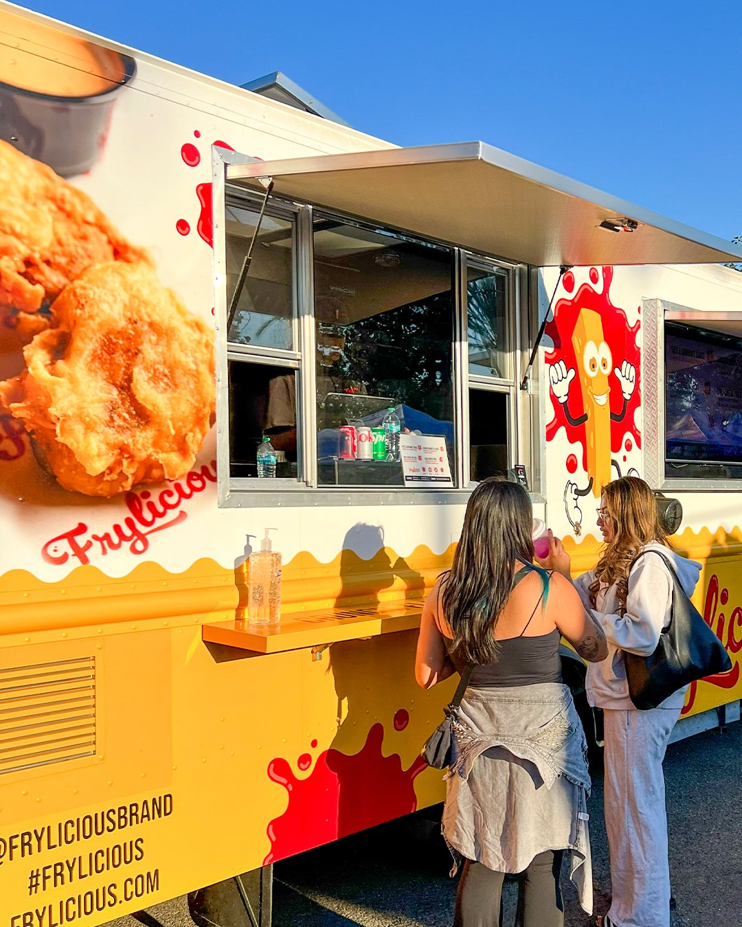 Golden hour and golden bites. Frylicious always hits the spot when cravings kick in!

#frylicious #frenchfries #frieslover #foodlovers #orangecounty