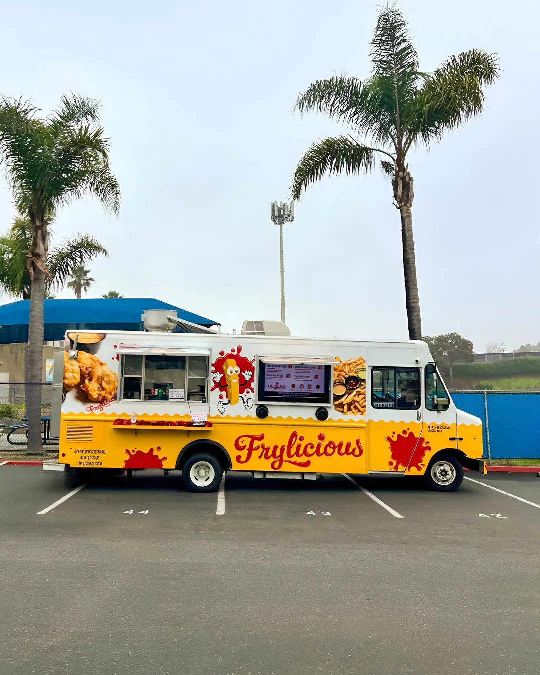 Parked, ready, and serving flavor. Frylicious on the road, doing what we do best.

#frylicious #frenchfries #frieslover #foodlovers #orangecounty