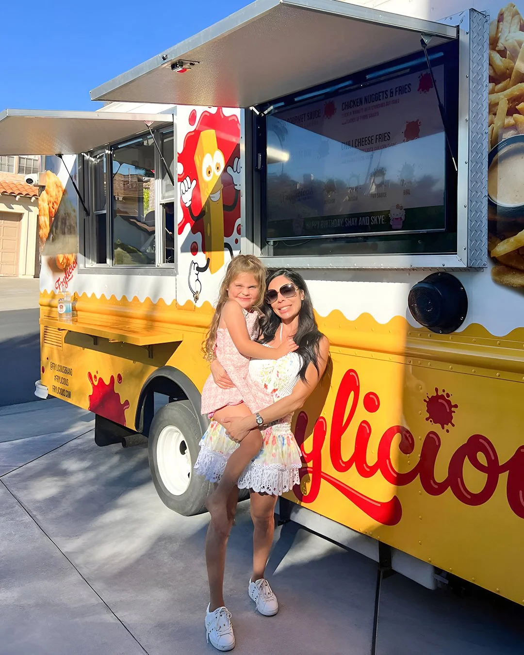 Smiles, sunshine, and Frylicious favorites. Nothing beats sharing hot, crispy bites with the people you love.

#frylicious #frenchfries #frieslover #foodlovers #orangecounty