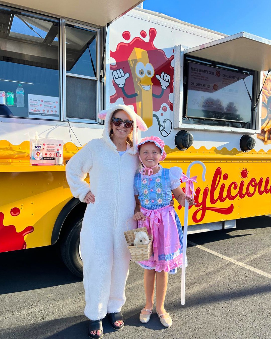 Even the sheep and the shepherd can&rsquo;t resist Frylicious. Crispy, crunchy favorites for everyone.

#frylicious #frenchfries #frieslover #foodlovers #orangecounty