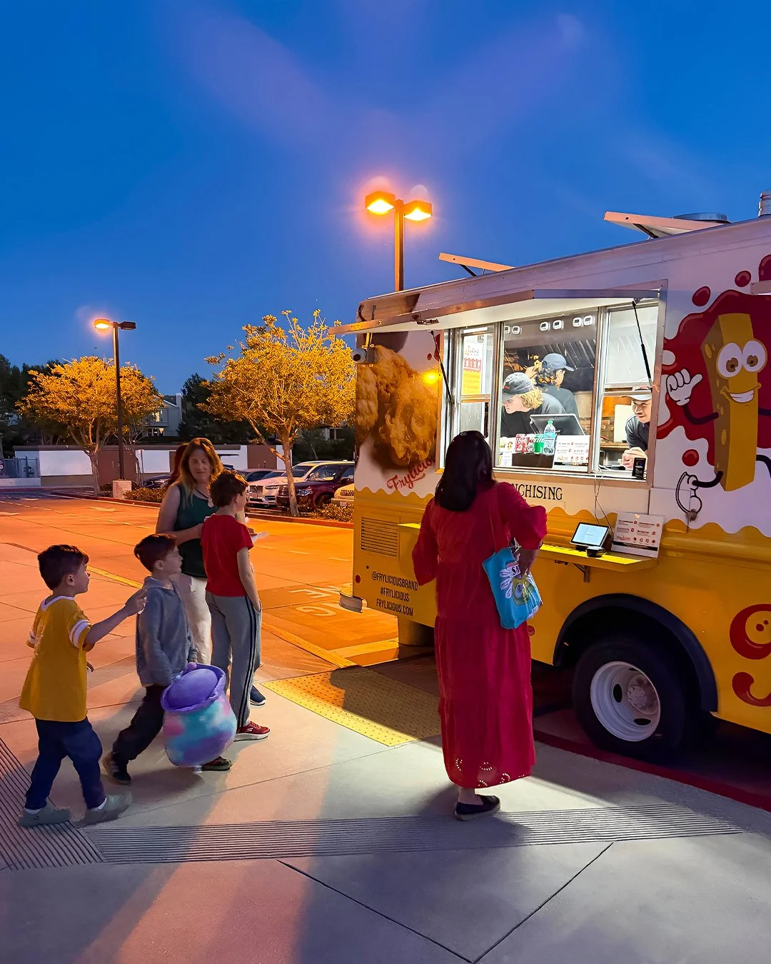 Serving hot, crispy, delicious food from the Frylicious truck. Come grab your favorites.

#frylicious #frenchfries #frieslover #foodlovers #orangecounty