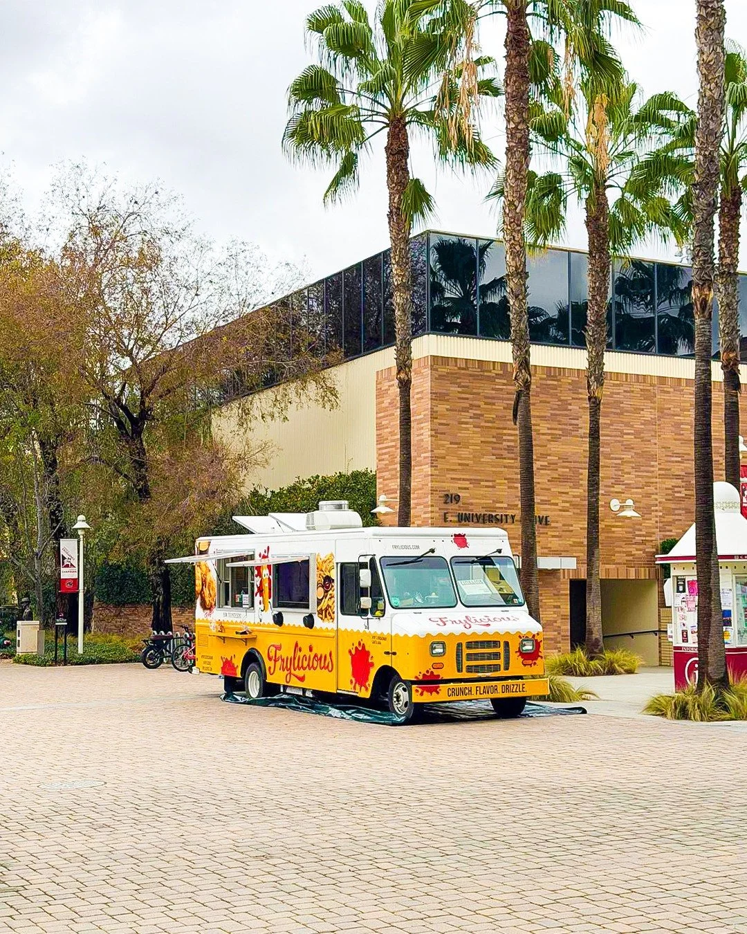 It&rsquo;s always a great day when we&rsquo;re parked on campus serving hungry college students between classes. 

#frylicious #frenchfries #frieslover #foodlovers #orangecounty