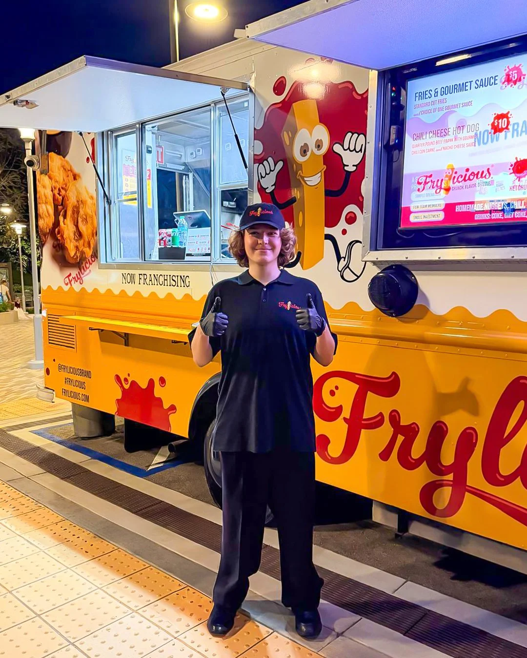 Smiles, great service, and Frylicious favorites ready to go! That&rsquo;s how we do it. 😋

#frylicious #frenchfries #frieslover #foodlovers #orangecounty