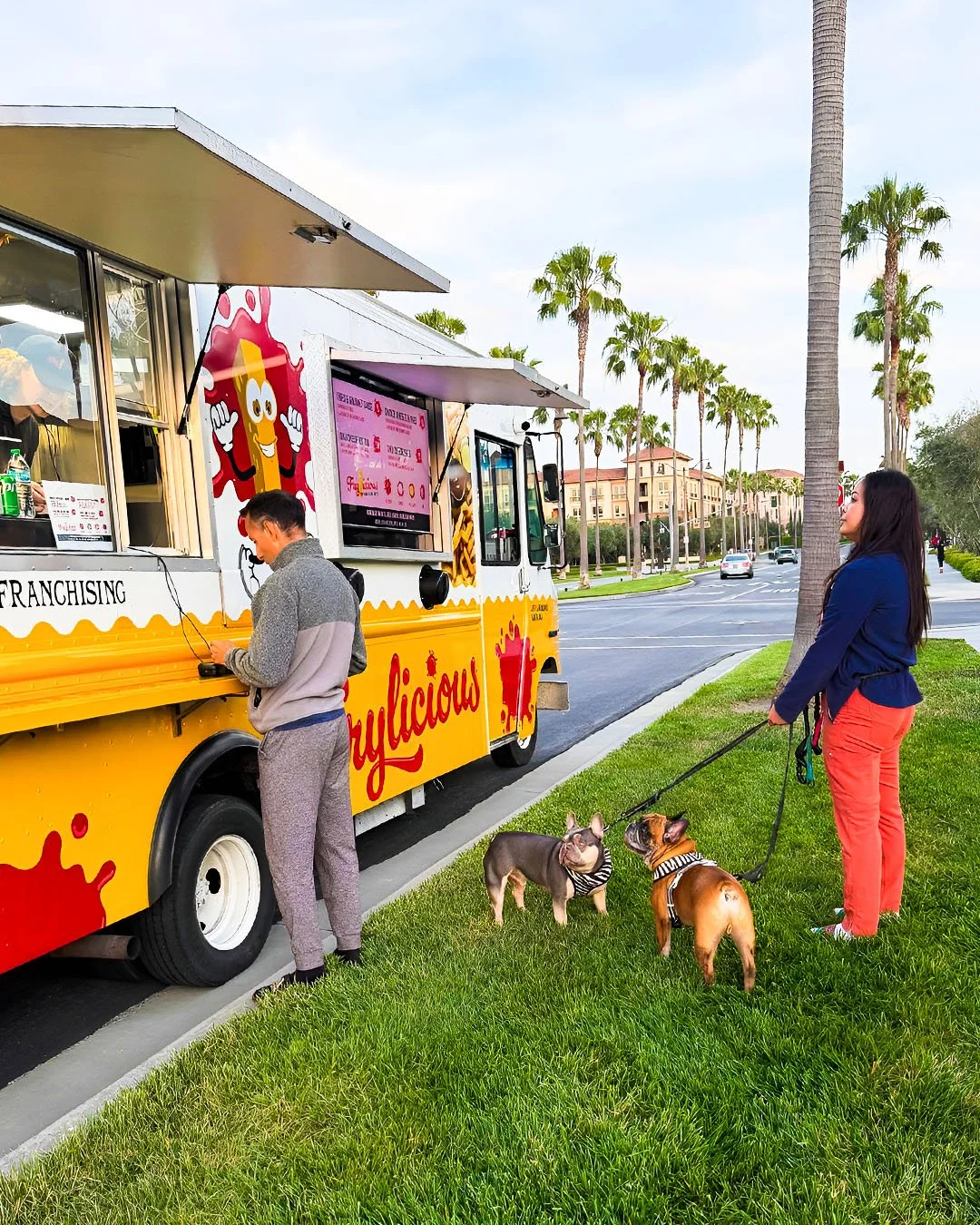 Cravings don&rsquo;t wait, even on dog walks. Frylicious is always worth the stop. 🍟

#frylicious #frenchfries #frieslover #foodlovers #orangecounty