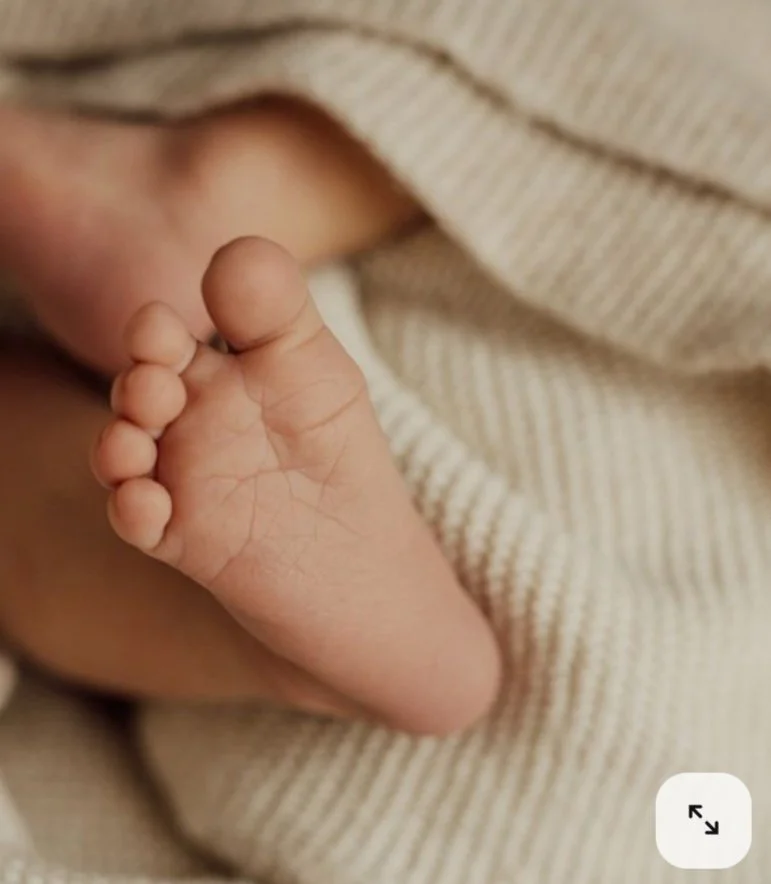 Baby feet rest on a blanket, having been cared for by postpartum doula Kalista Zubiate in Whittier, CA.
