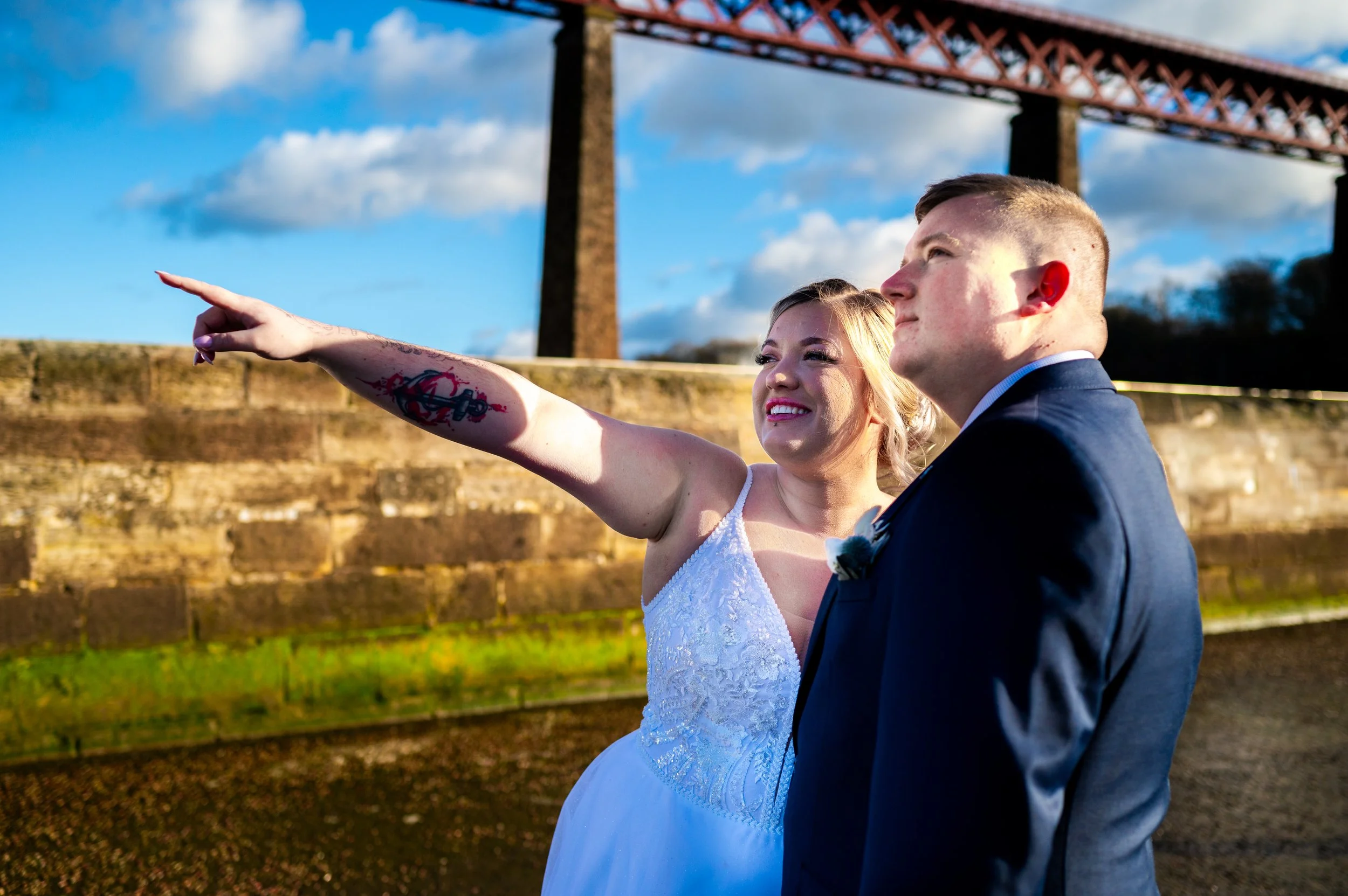 wedding photography groom bride photoshoot bride showing something