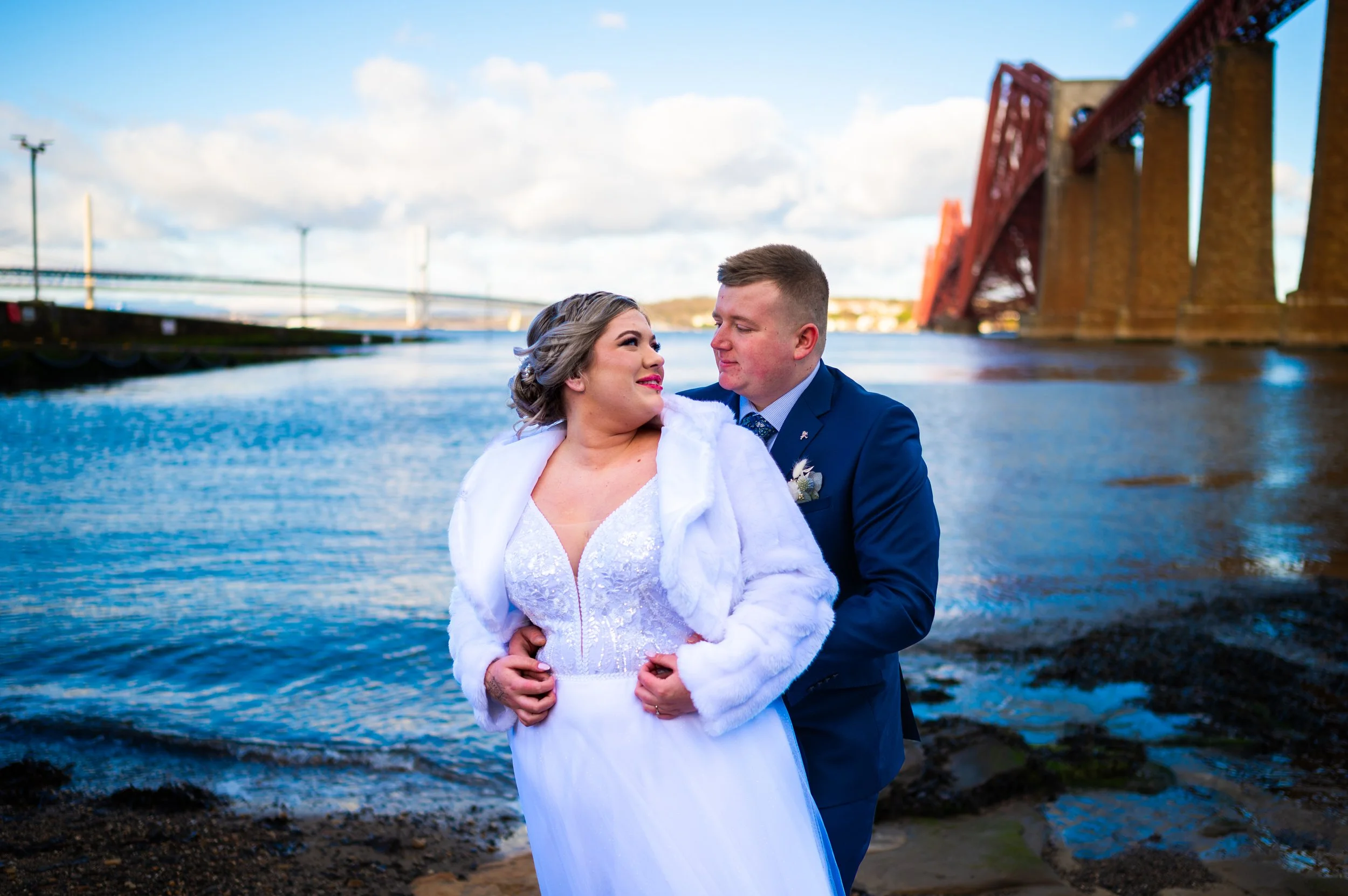wedding photography groom bride photoshoot edinburgh bridge