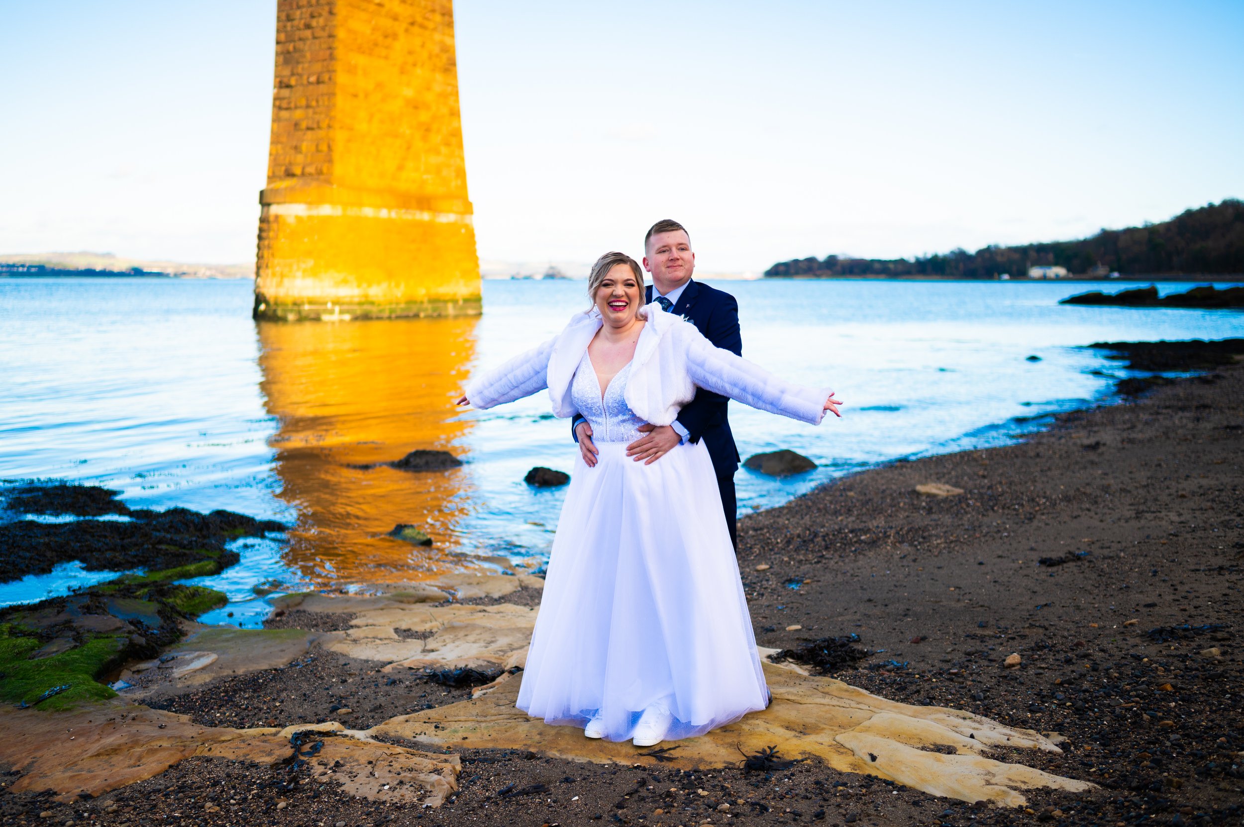 wedding photography groom bride photoshoot edinburgh bridge