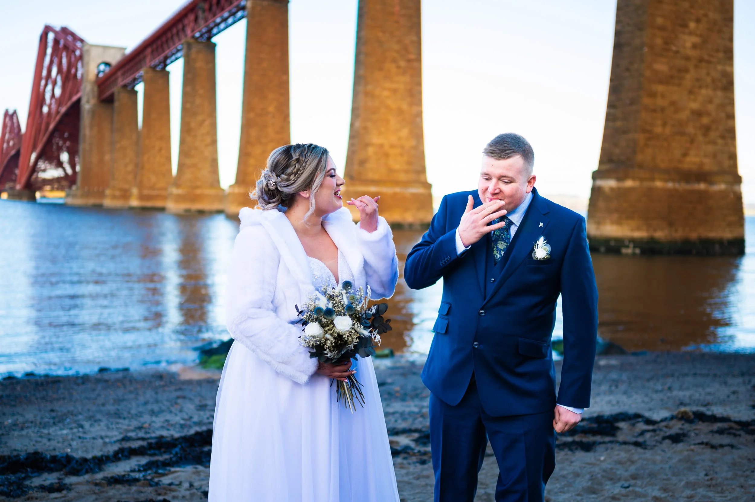 wedding photography groom bride photoshoot edinburgh bridge