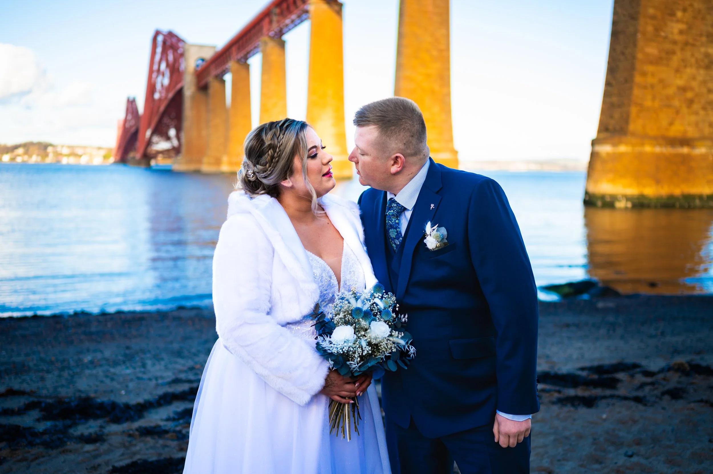 wedding photography groom bride photoshoot edinburgh bridge