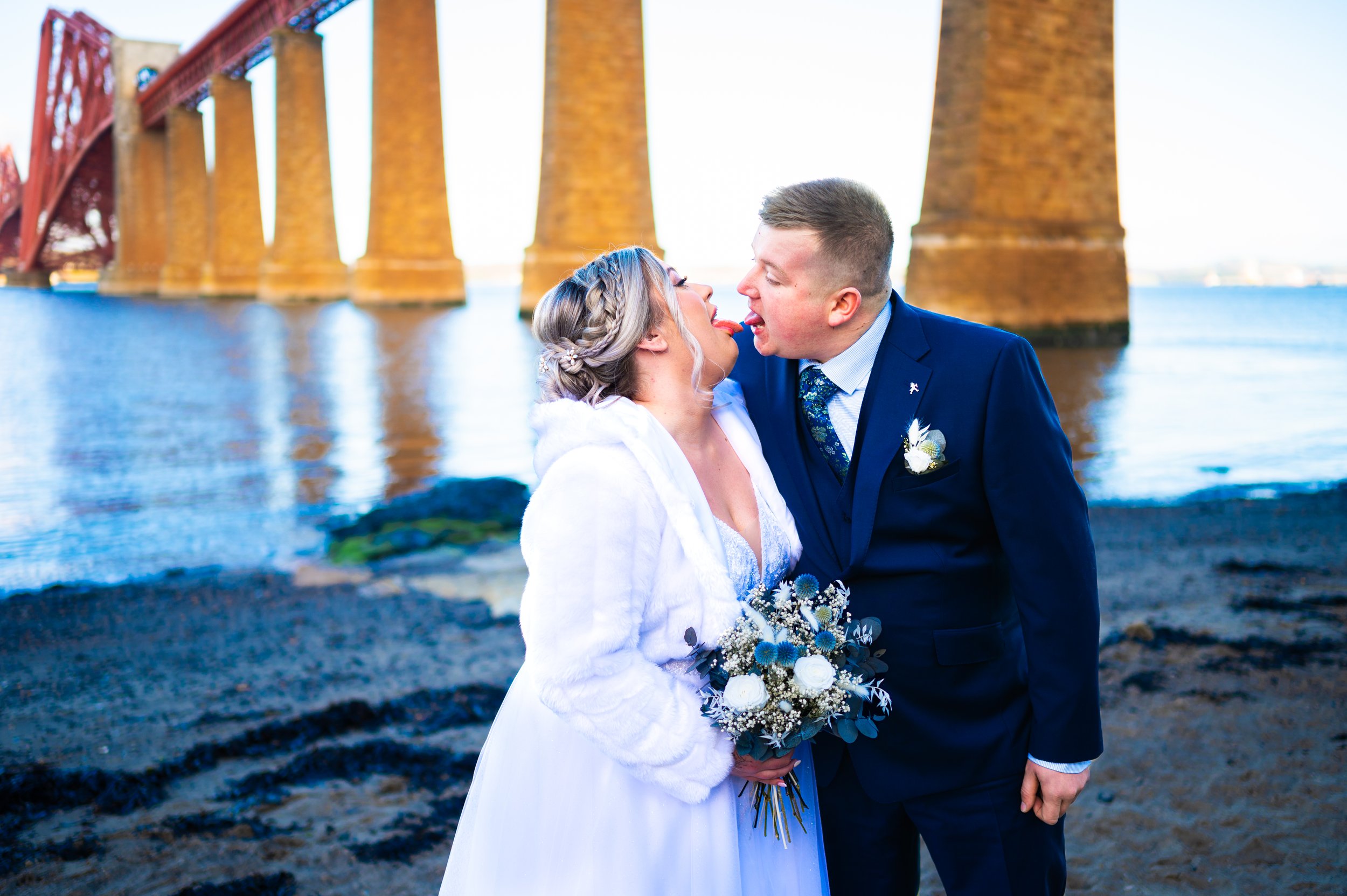 wedding photography groom bride photoshoot edinburgh bridge