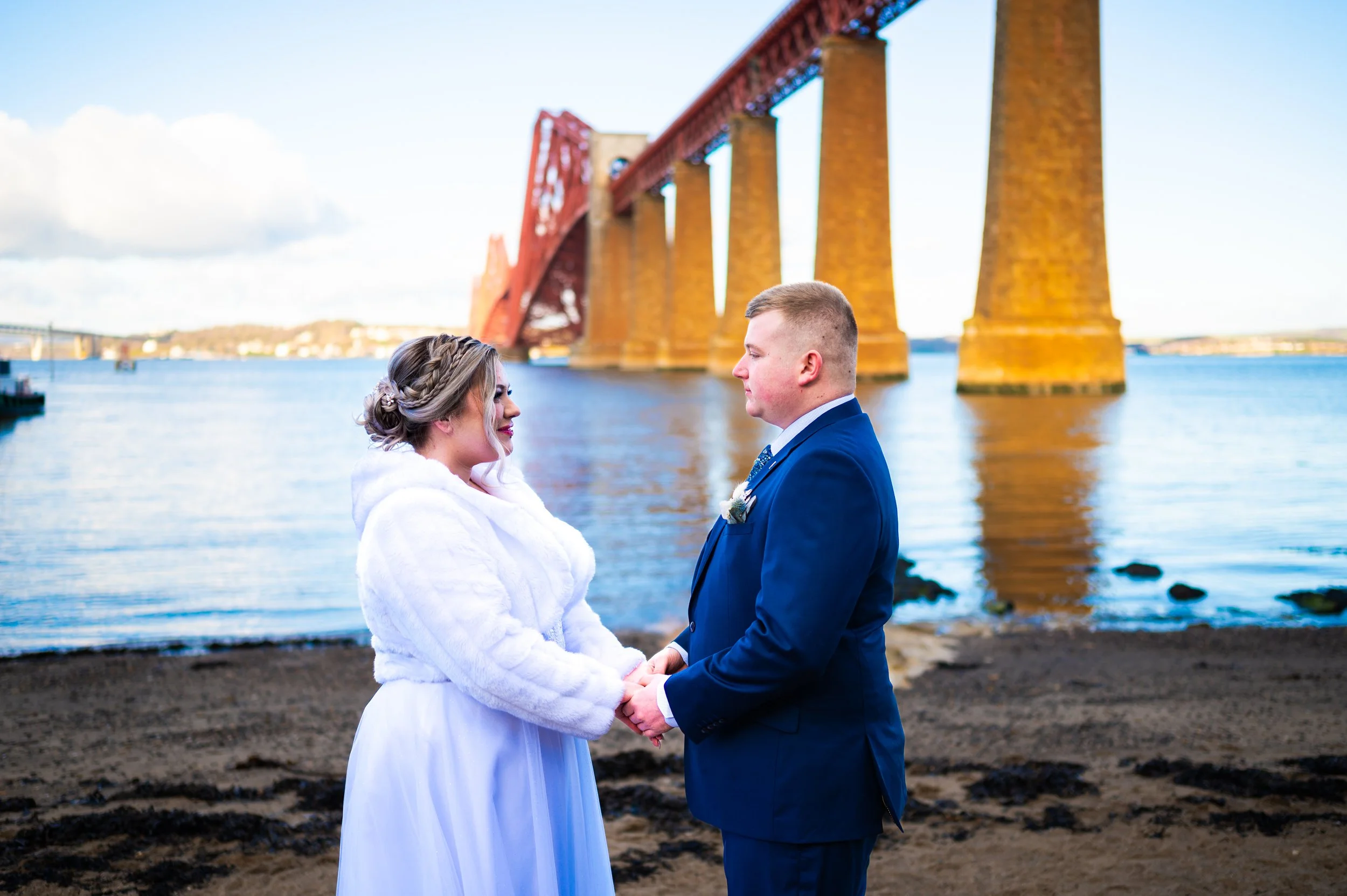 wedding photography groom bride photoshoot edinburgh bridge