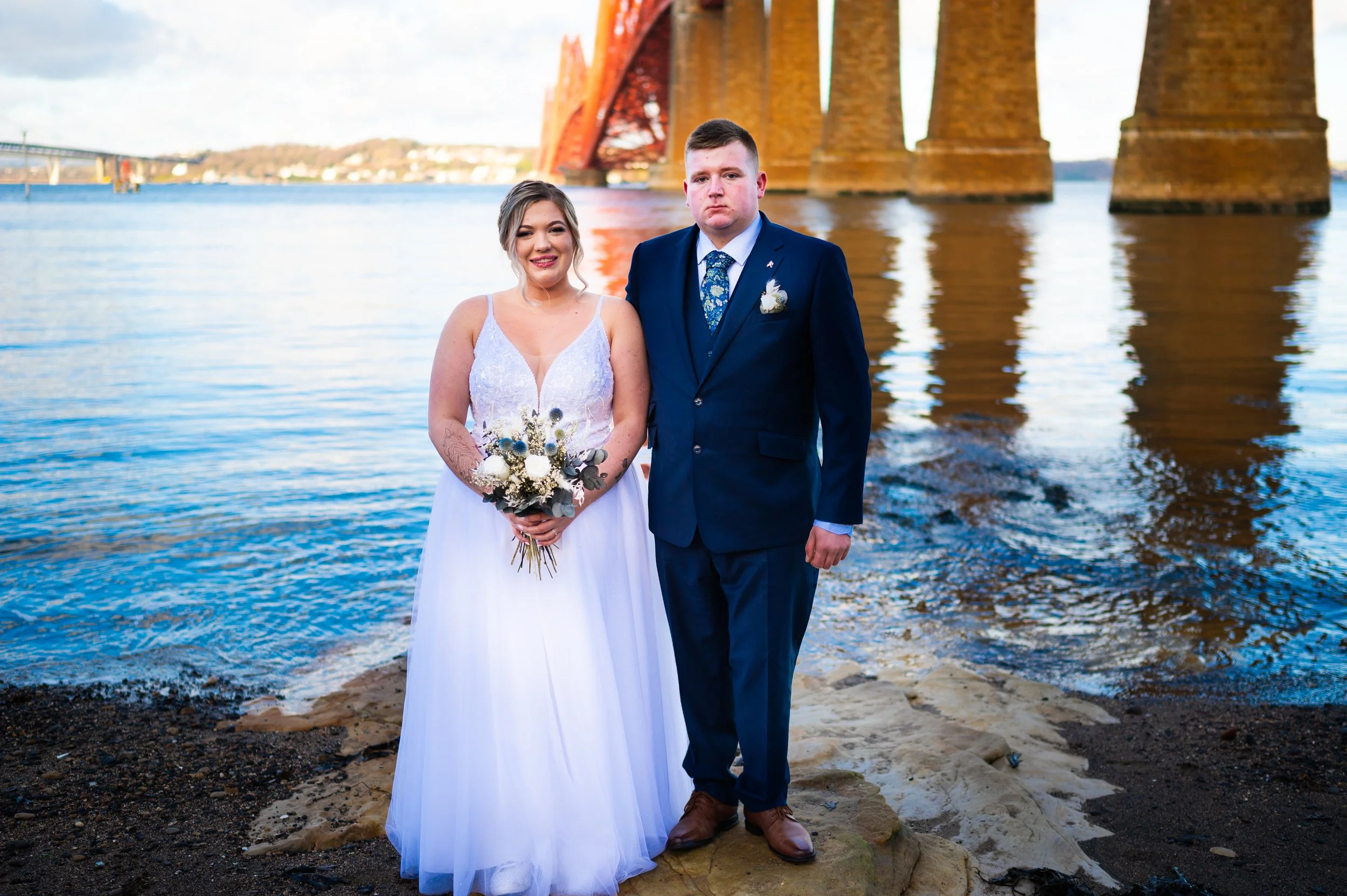 wedding photography groom bride photoshoot edinburgh bridge