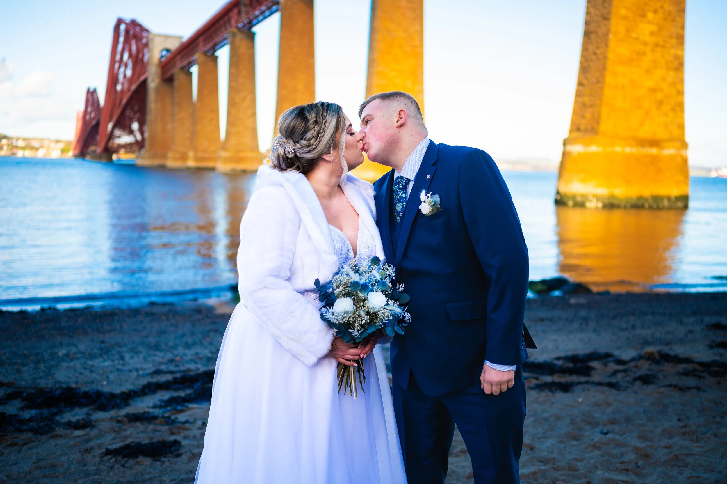 wedding photography groom bride photoshoot edinburgh bridge