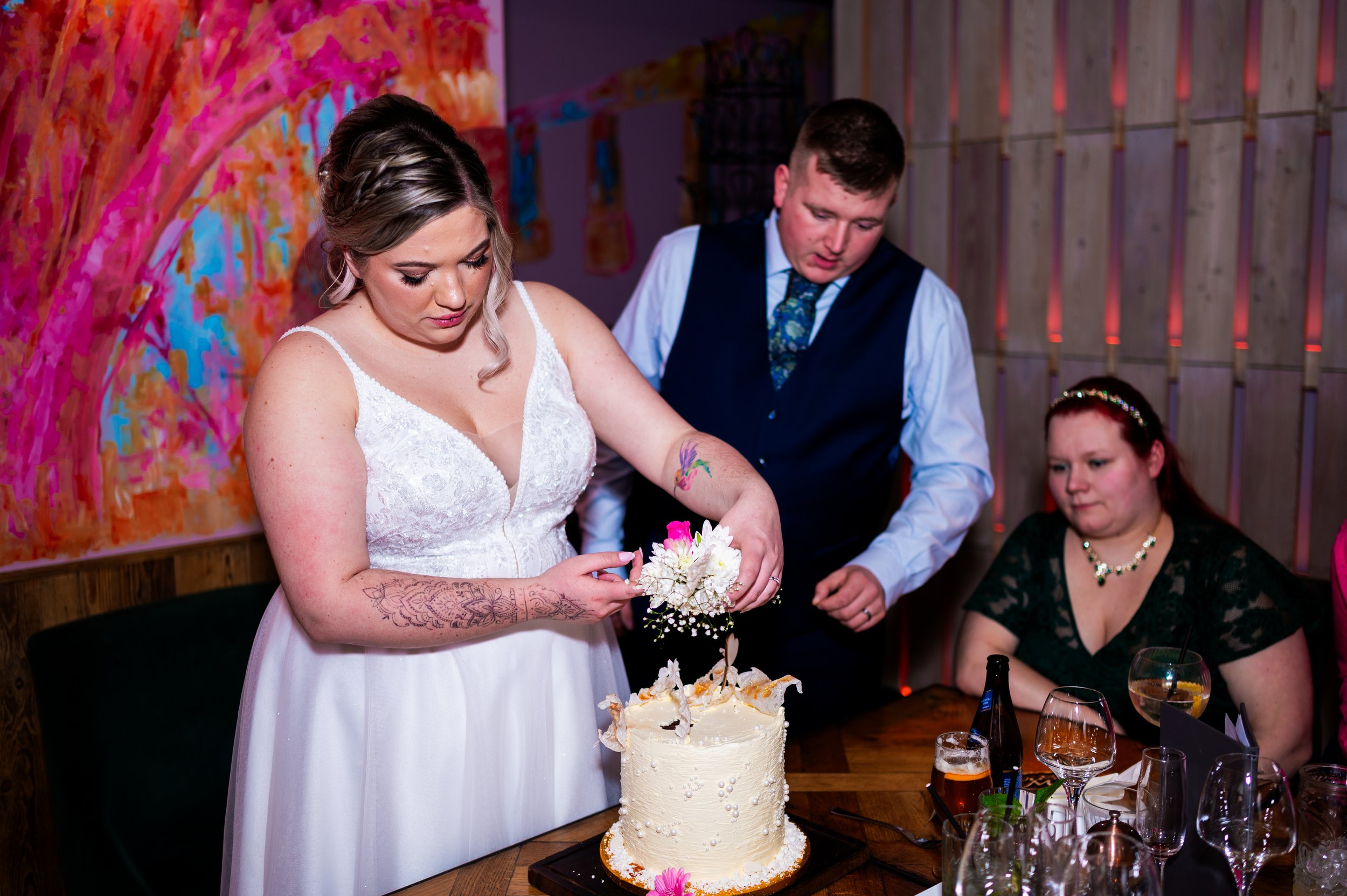 wedding reception couple cutting cake