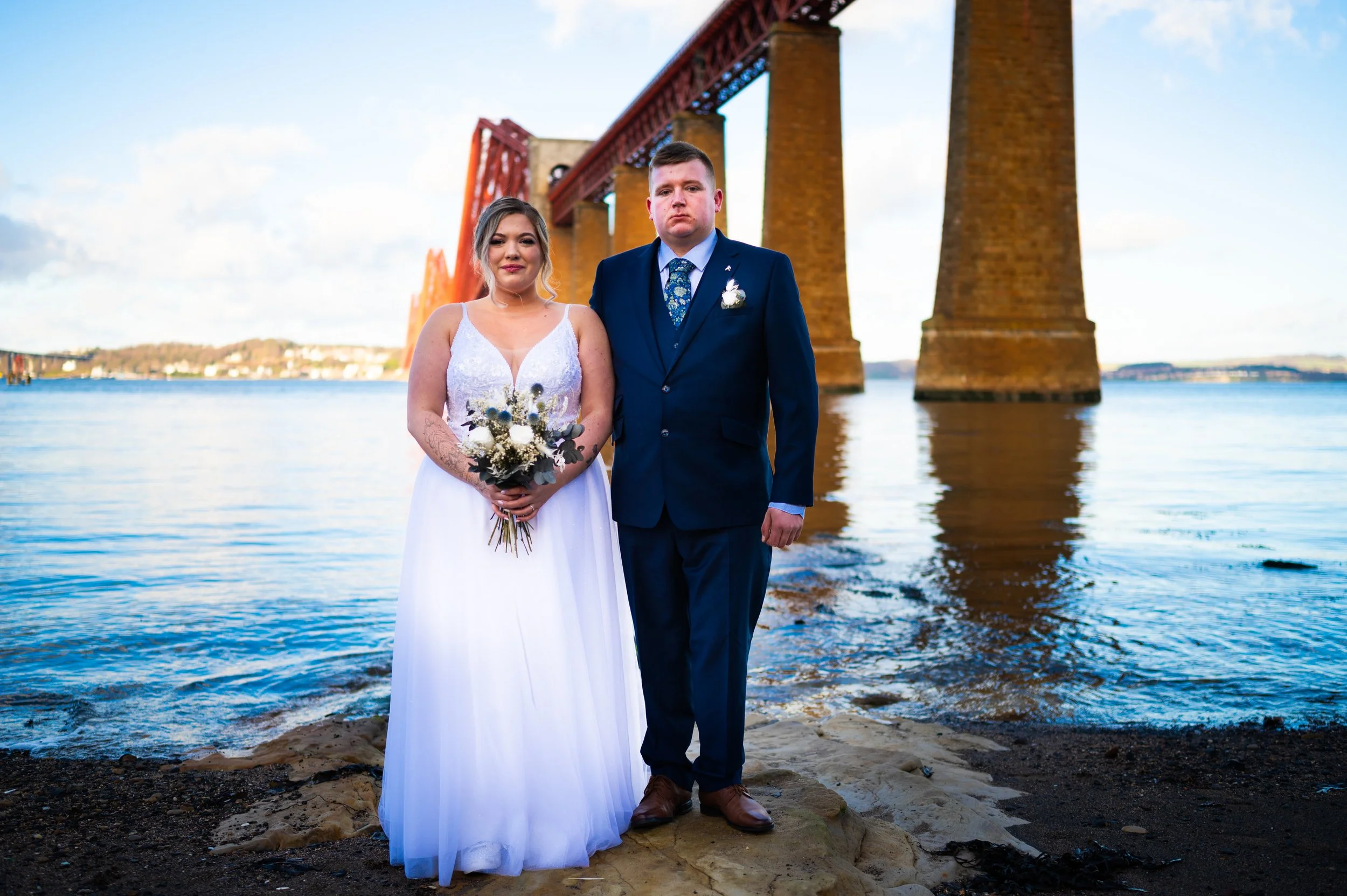 wedding photography groom bride photoshoot edinburgh bridge
