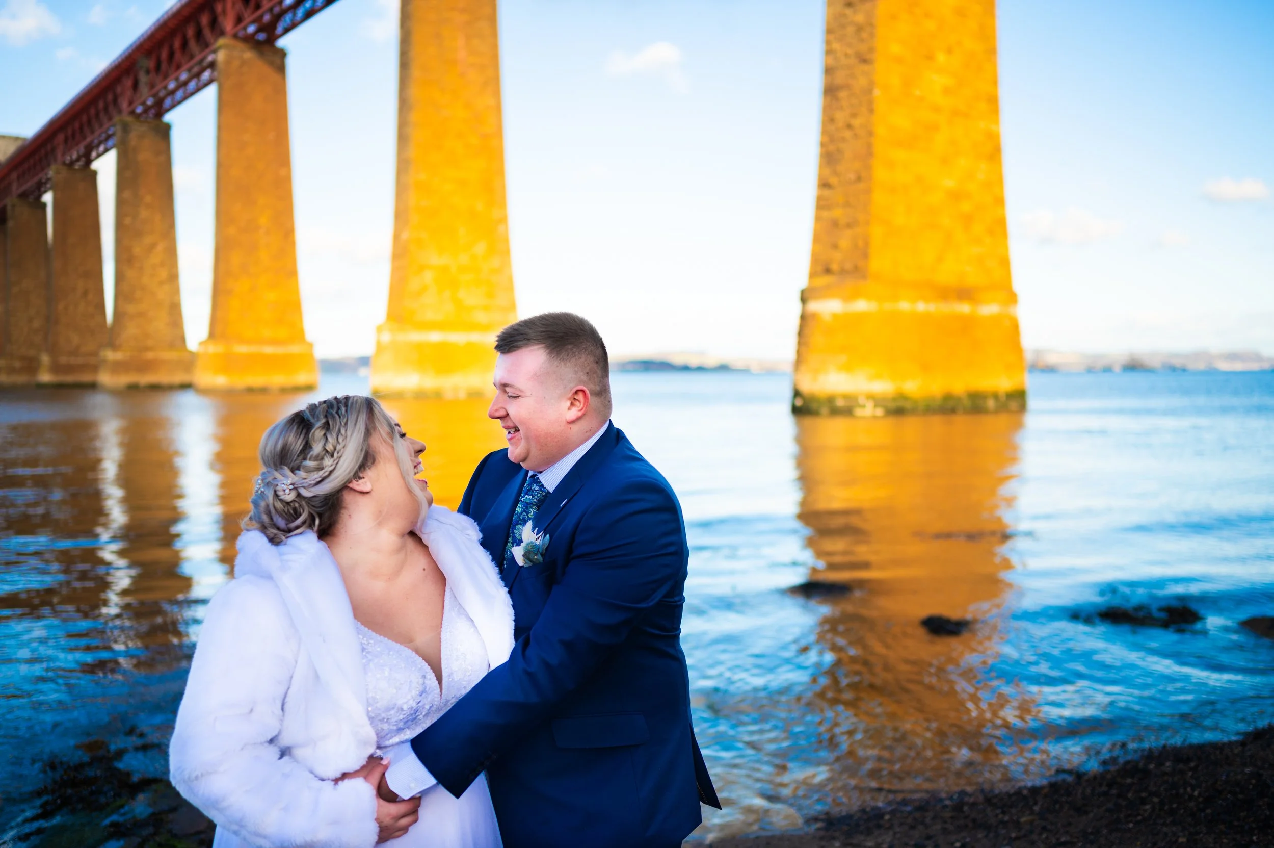wedding photography groom bride photoshoot edinburgh bridge