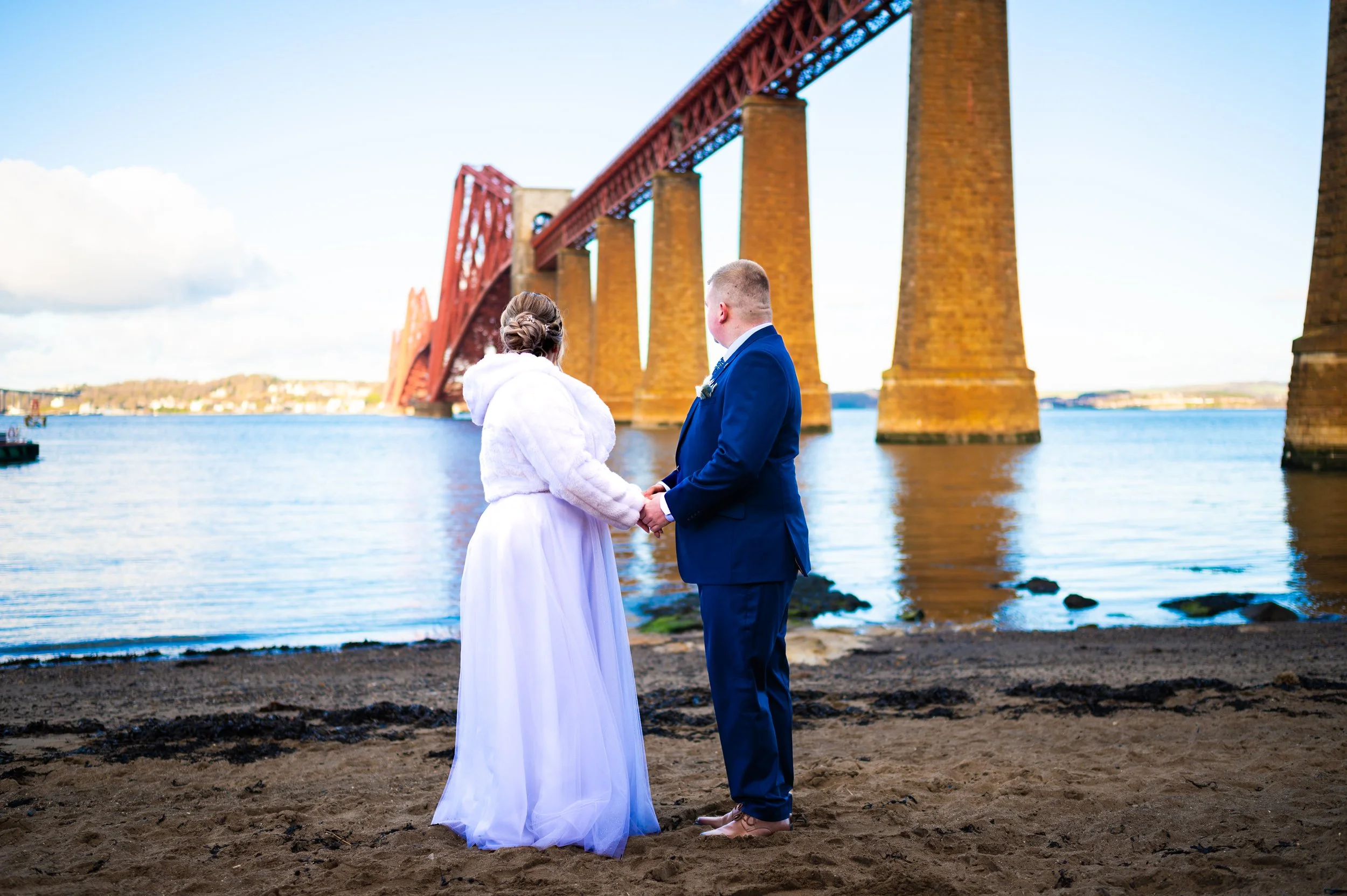 wedding photography groom bride photoshoot edinburgh bridge