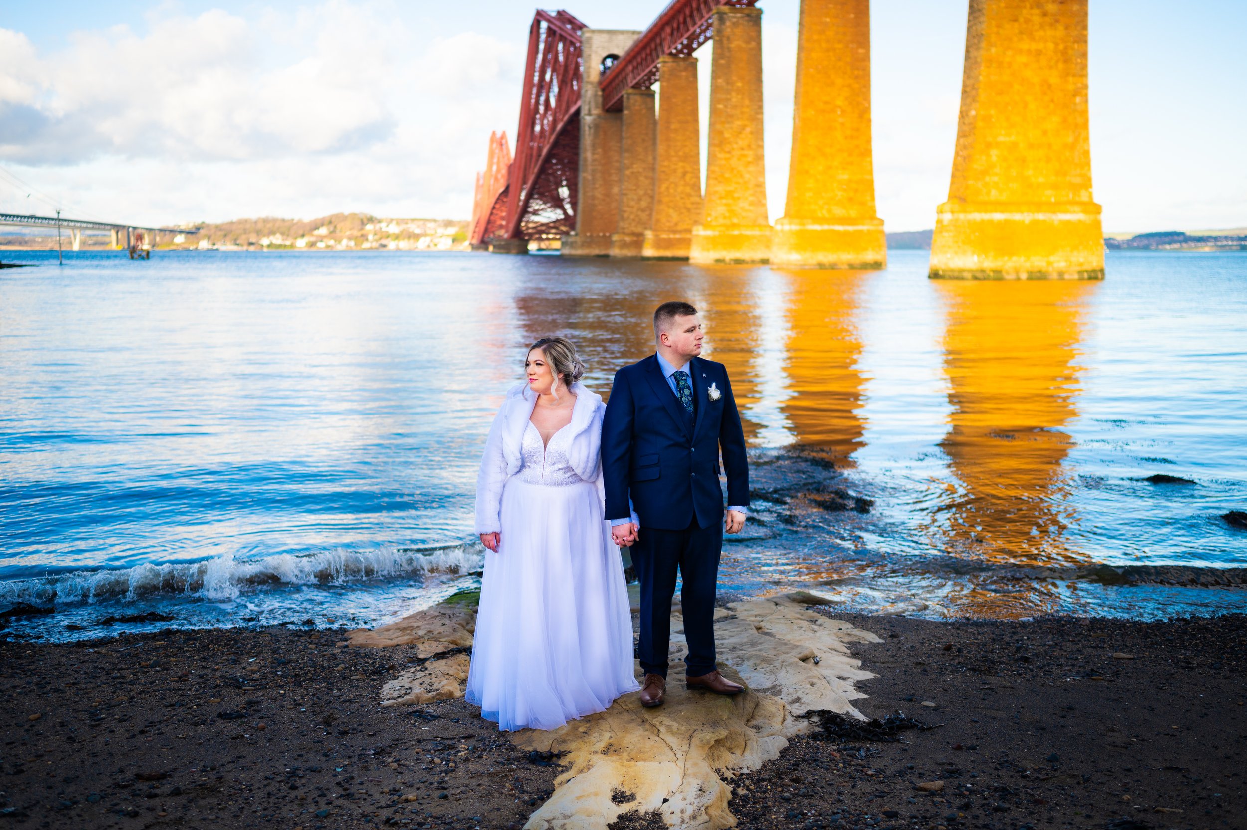 wedding photography groom bride photoshoot edinburgh bridge