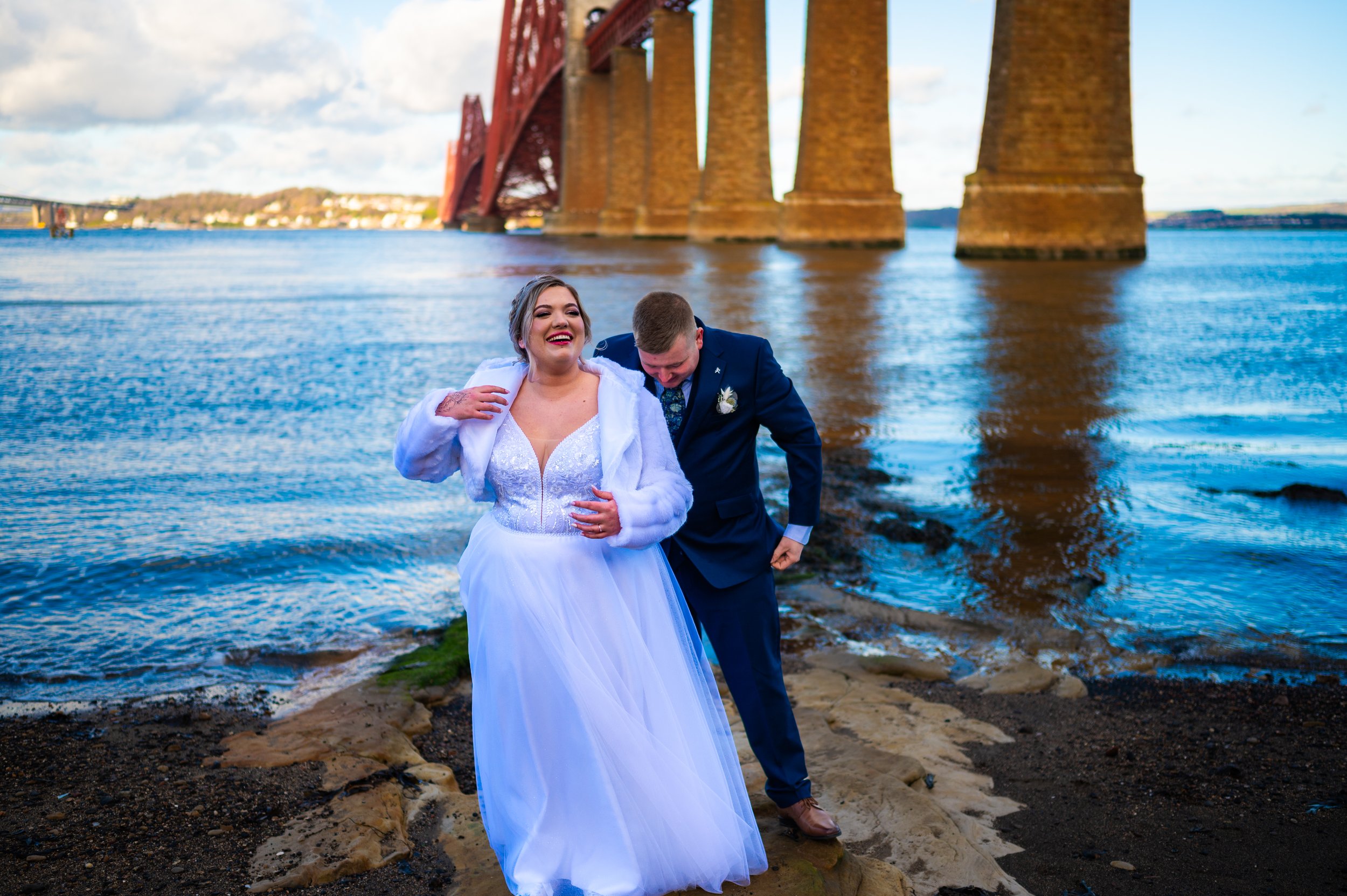 wedding photography groom bride photoshoot edinburgh bridge