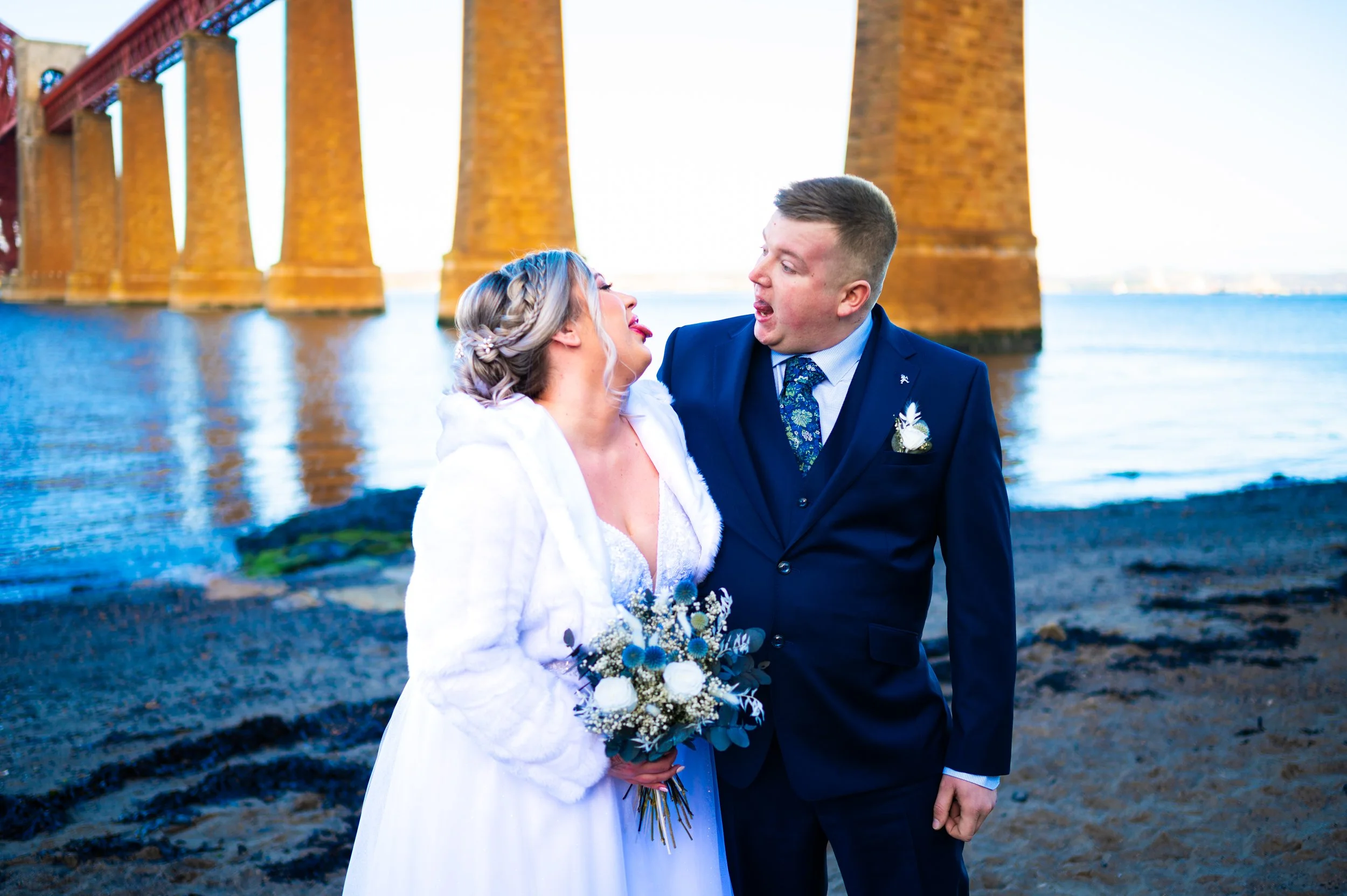 wedding photography groom bride photoshoot edinburgh bridge