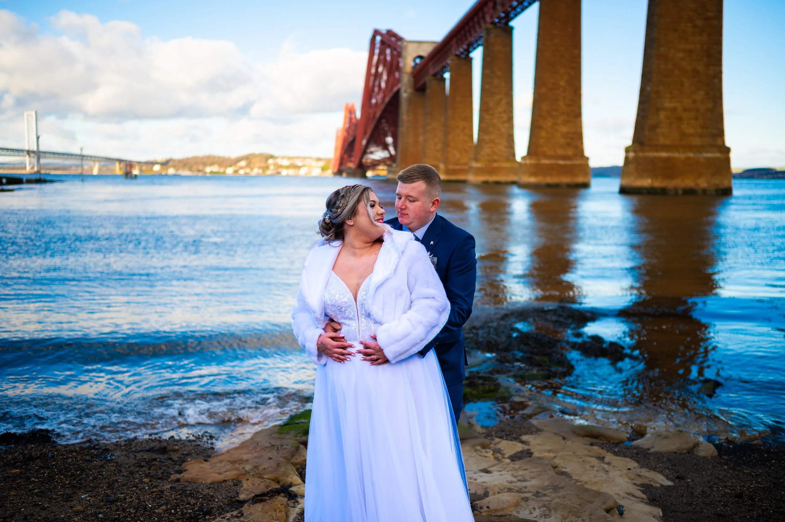wedding photography groom bride photoshoot edinburgh bridge