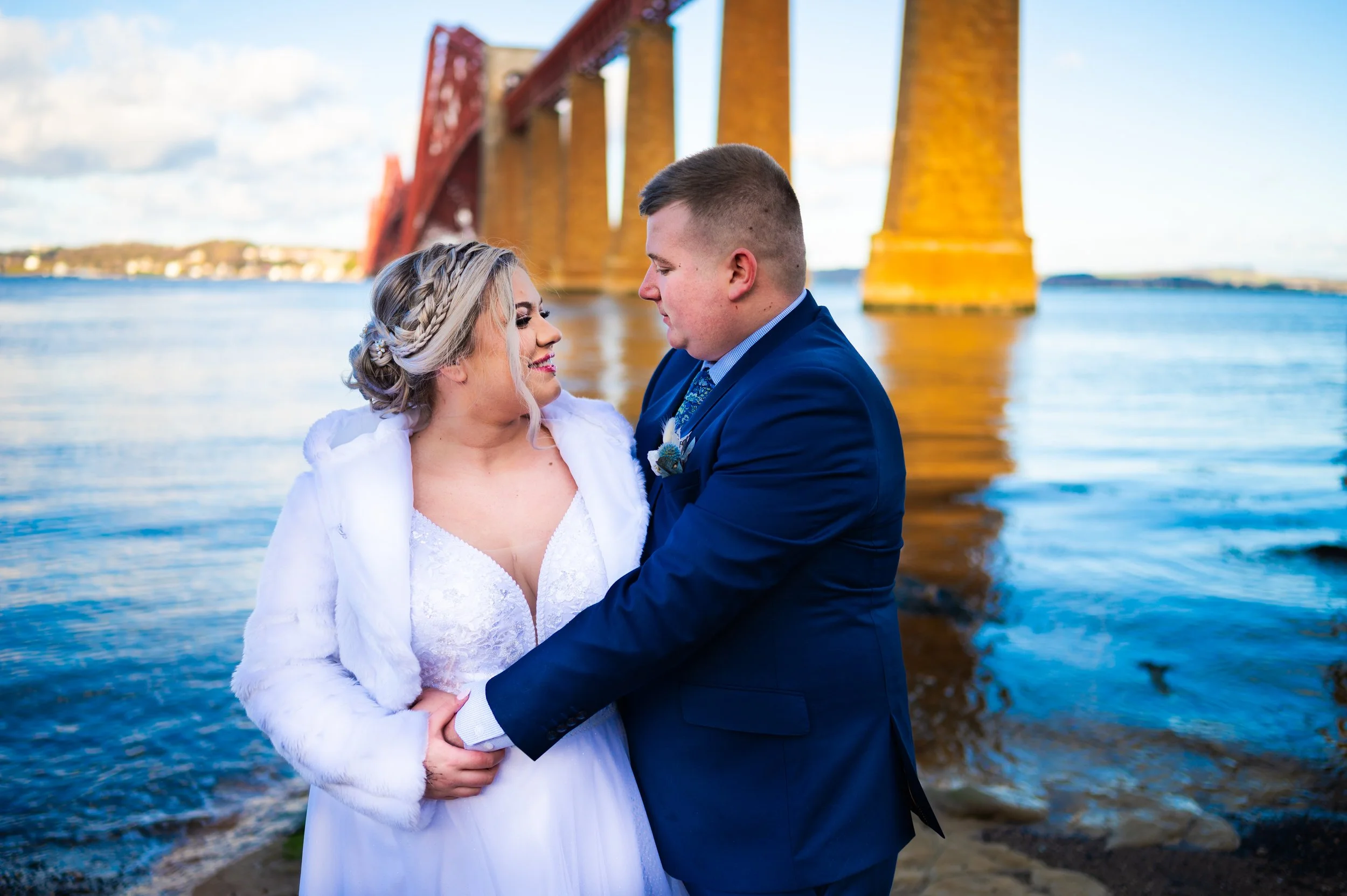 wedding photography groom bride photoshoot edinburgh bridge