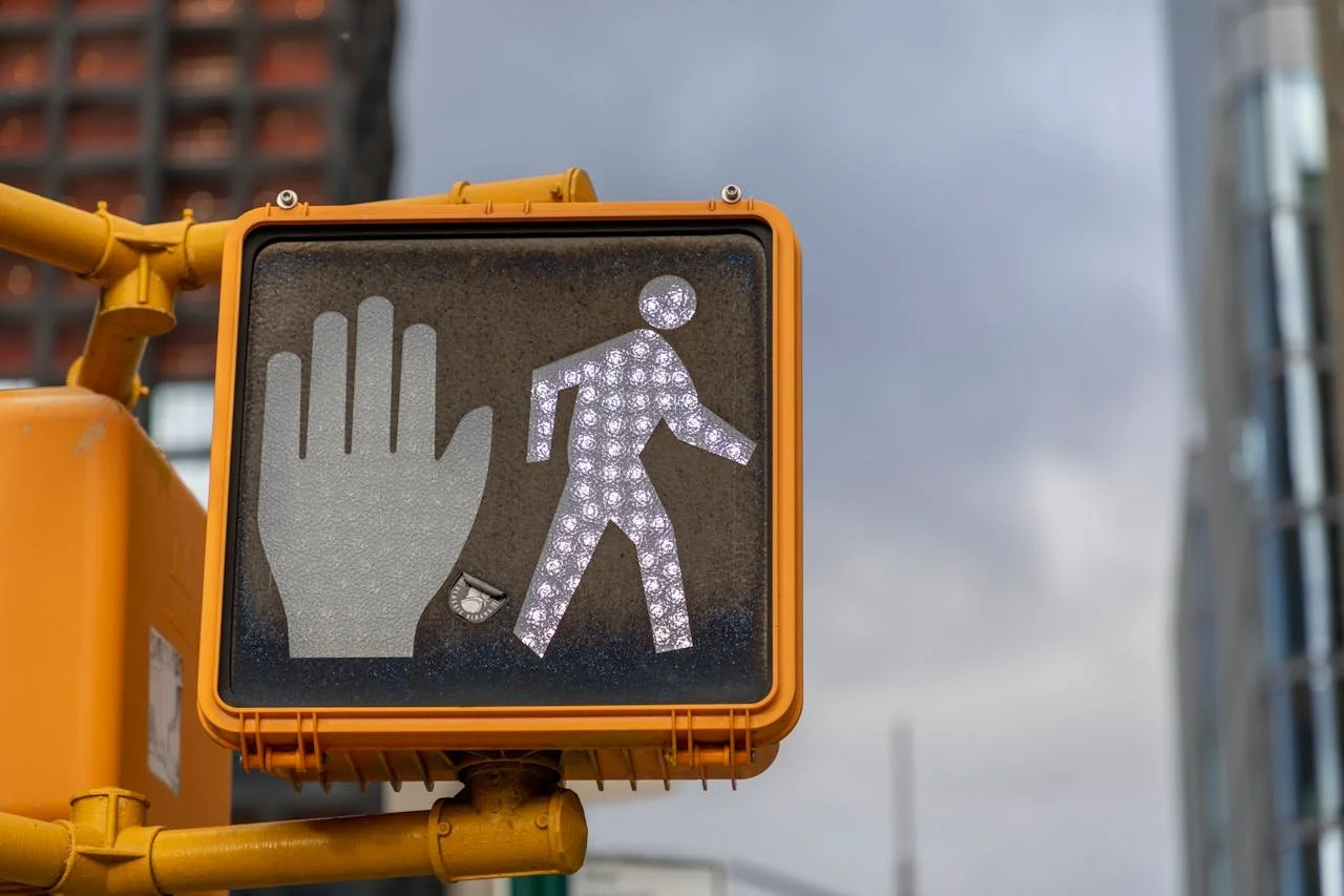 Pedestrian street crossing light