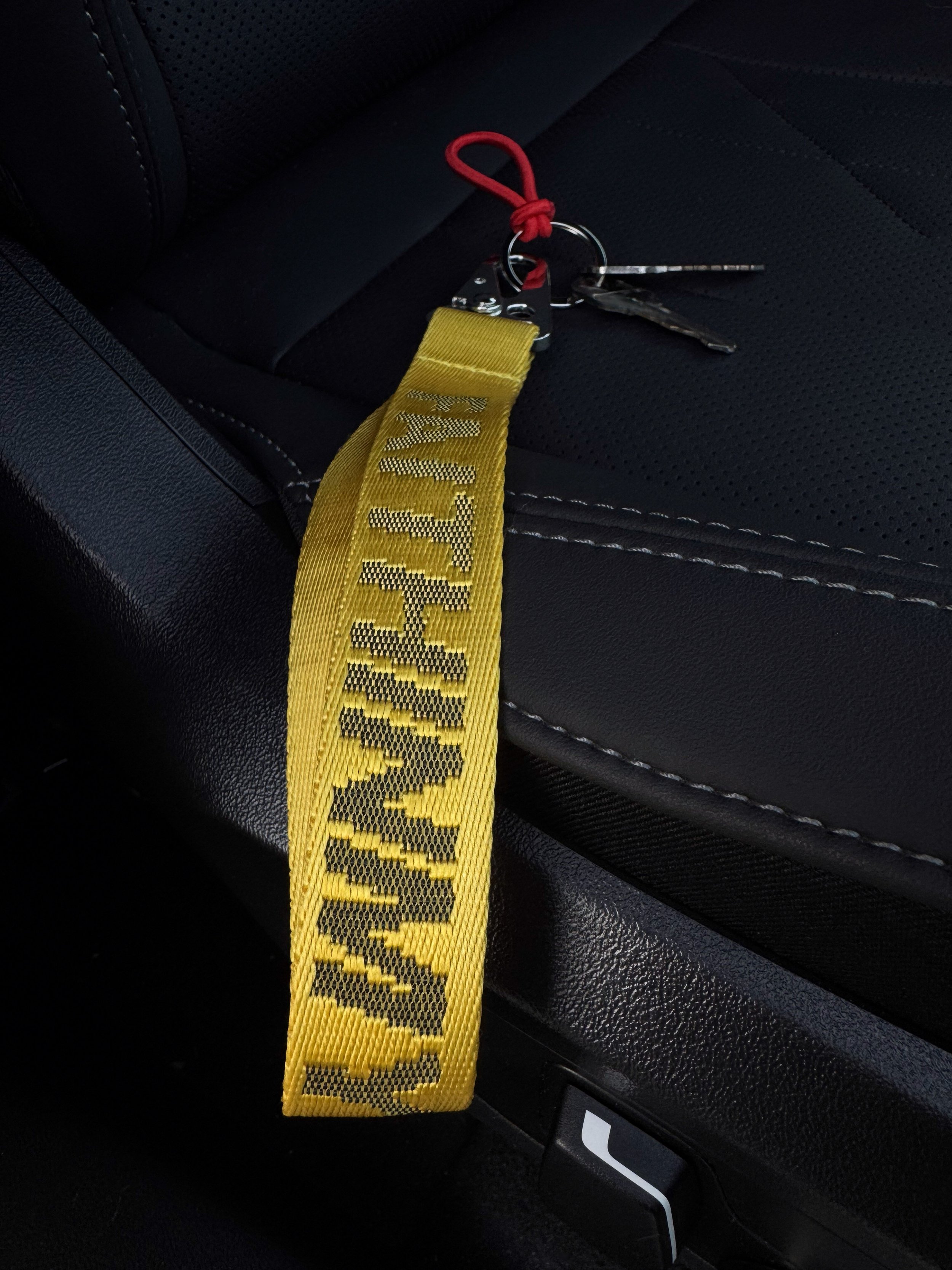 CARABINER LOGO KEYCHAIN YELLOW