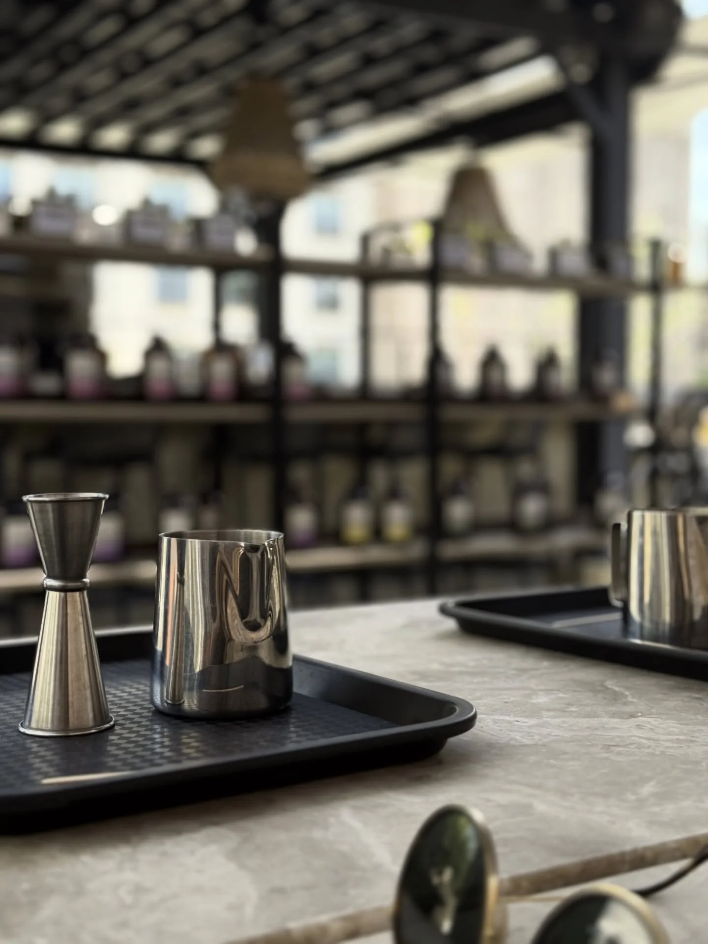 Behind the scenes of your scent story. ✨
Which notes will you choose? 🌿🌸🍋

#aurafragrancebar #savannahgeorgia #visitsavannah #savannahthingstodo #savannahlocal #savannahlife #customfragrance #perfumemaking #datenightideas #girlsnightout #uniqueexp