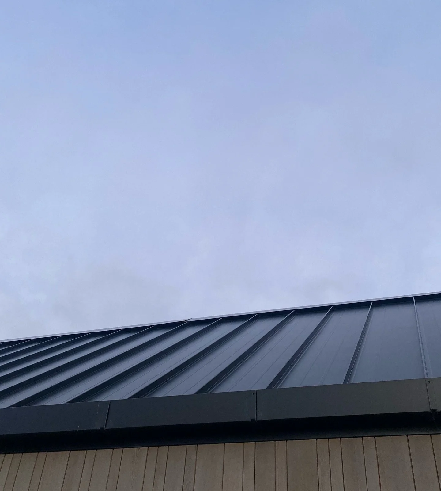 It&rsquo;s all in those details 👌🏼 A new build completed featuring Alpine Tray roofing in Ebony Black and cedar shiplap cladding in random width profiles to help enhance texture. Stain colour &ldquo;Slate&rdquo;.