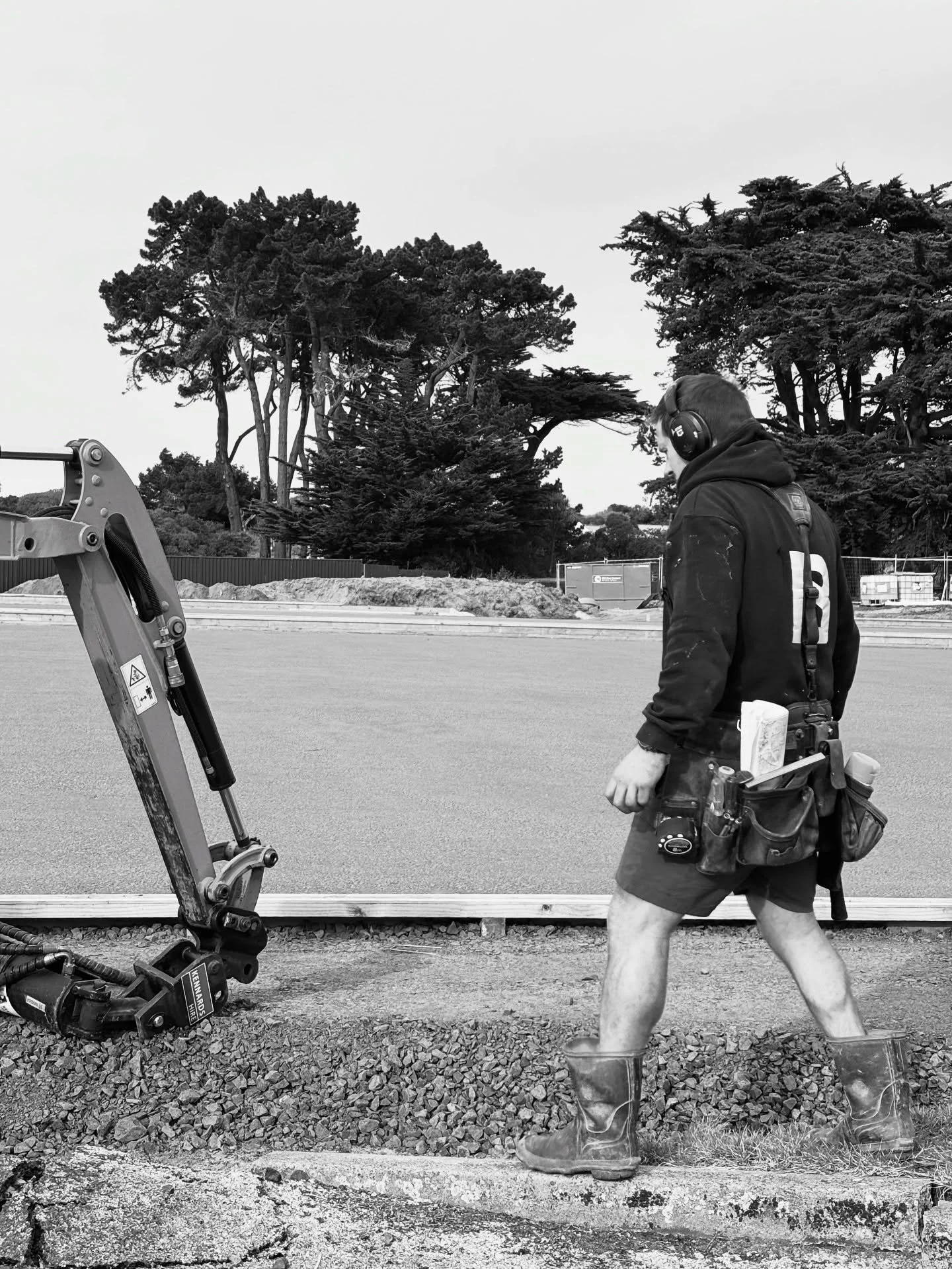 Solid start to the week at the new bowling greens. Paths and retaining walls coming together.