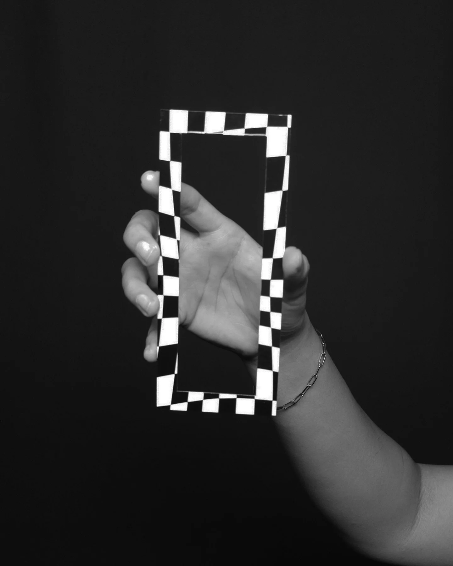 Introducing our limited-edition photo frame magnets &mdash; three unique patterns: The Stars, B&amp;W, and Piet Mondrian. Each set includes 1 photo frame plus 8 mini magnets &mdash; perfect for your favorite photo strips.

📍 R3 Level, Power Plant Ma