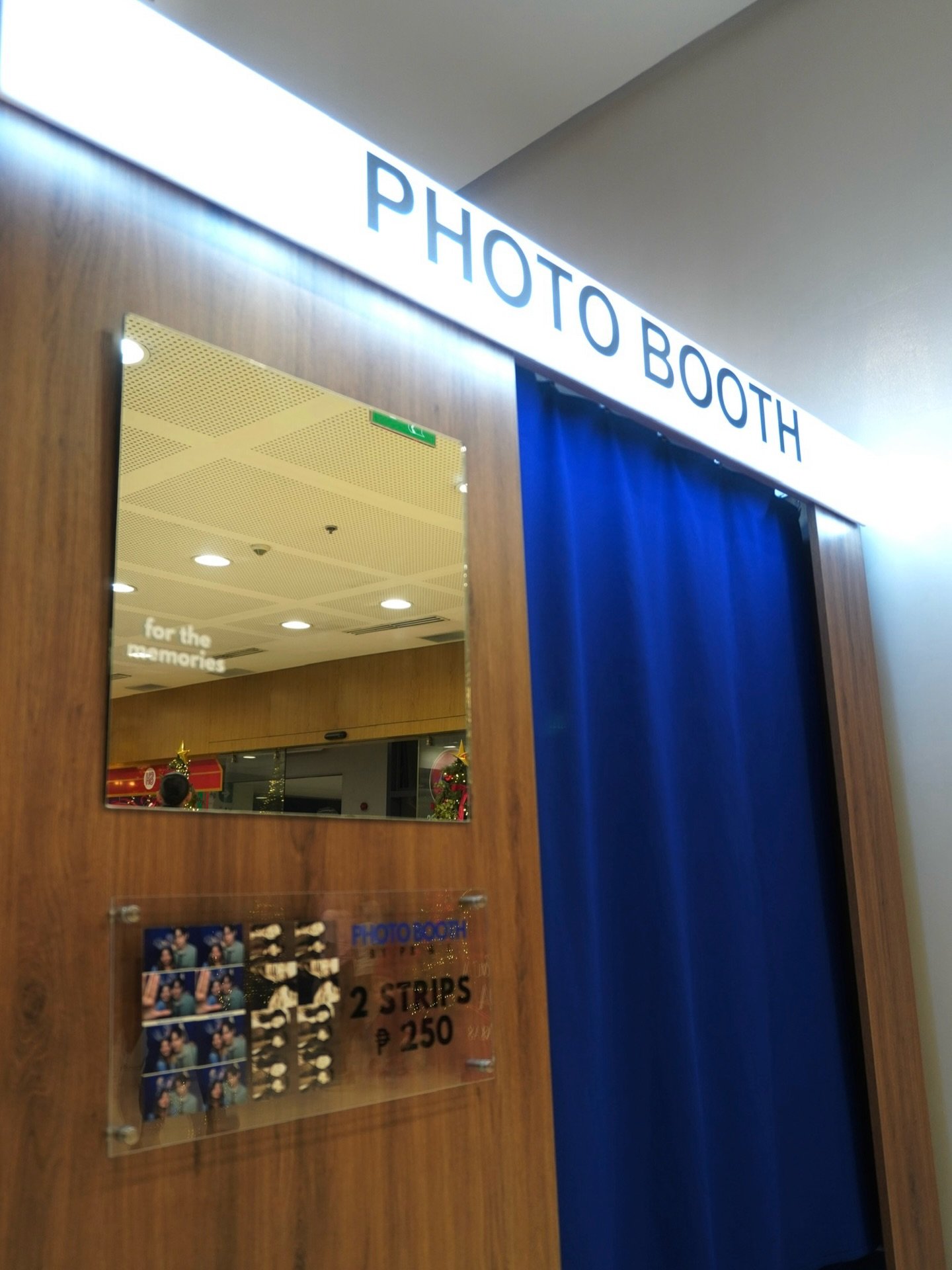 Your favorite photo booth is now at @themallofasiaofficial 💙 Catch us everyday!

📍MOA Square (near Yardstick &amp; IKEA)