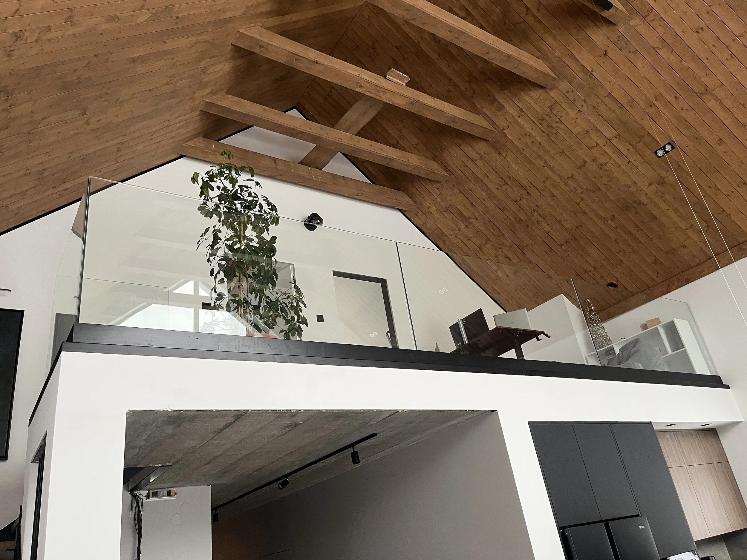 balustrady szklane antresola