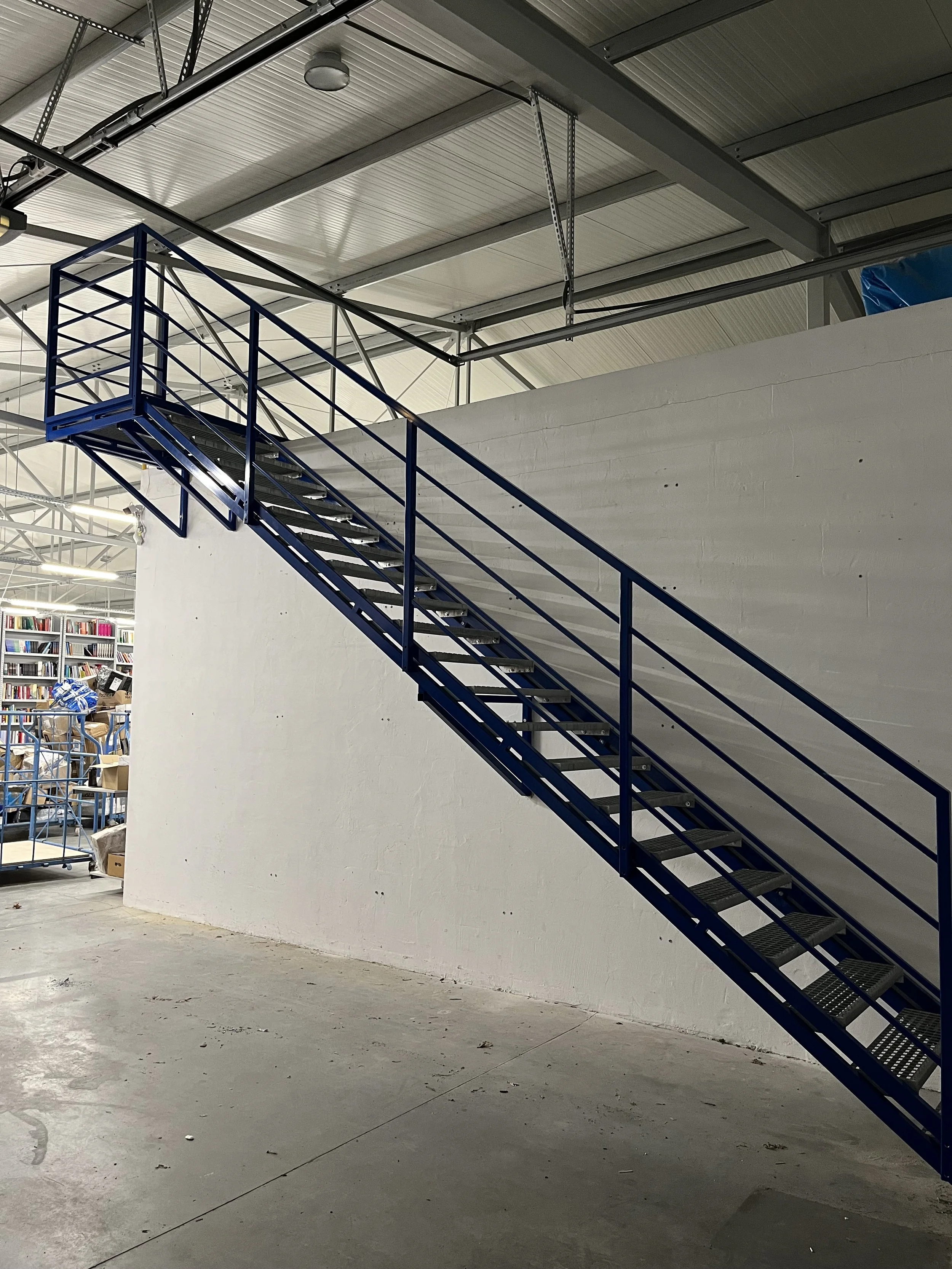 Schody metalowe do firmy i biura - techniczne