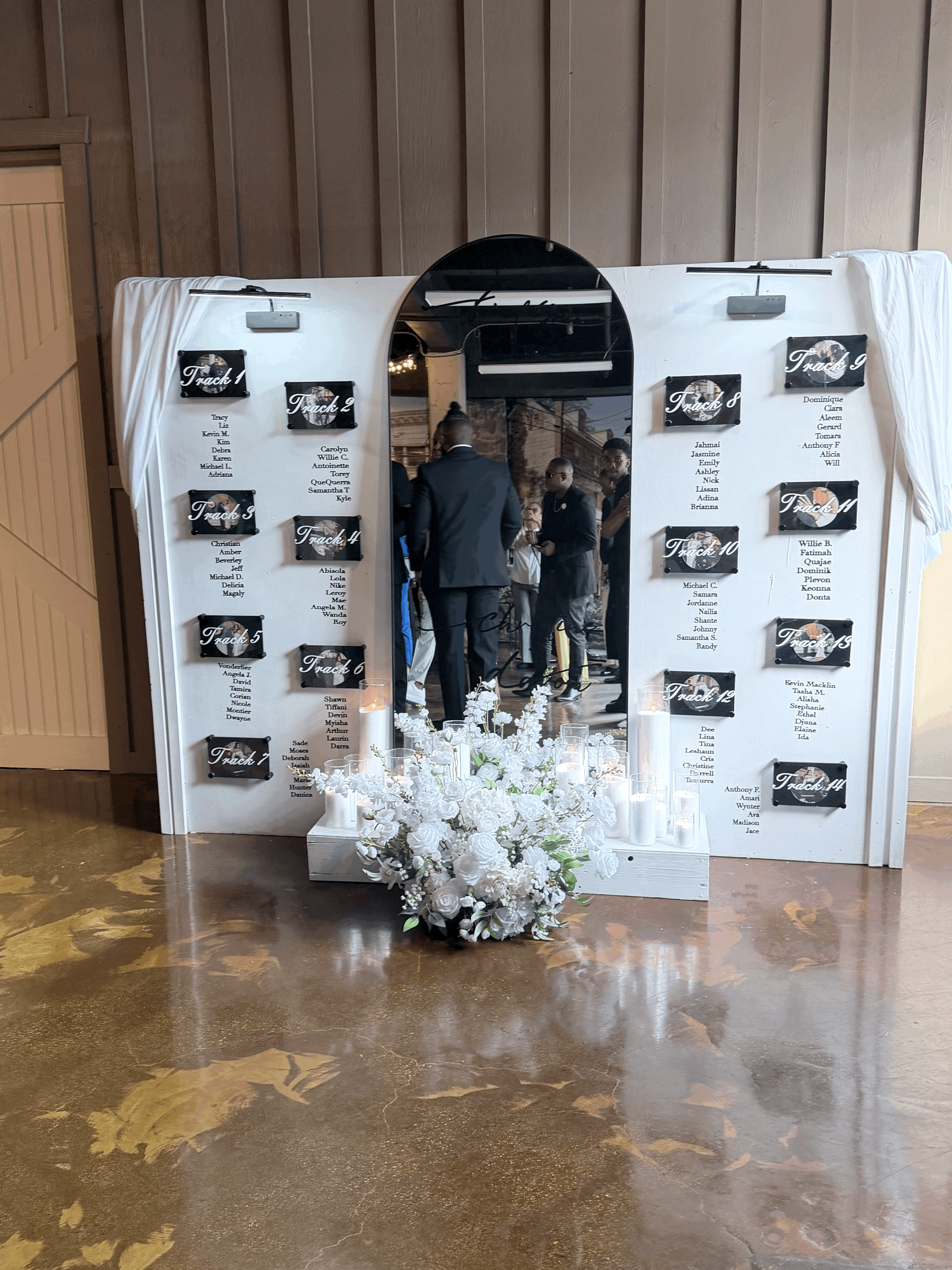 Custom CD Acrylic Escort Wall & Mirror Seating Chart Rental