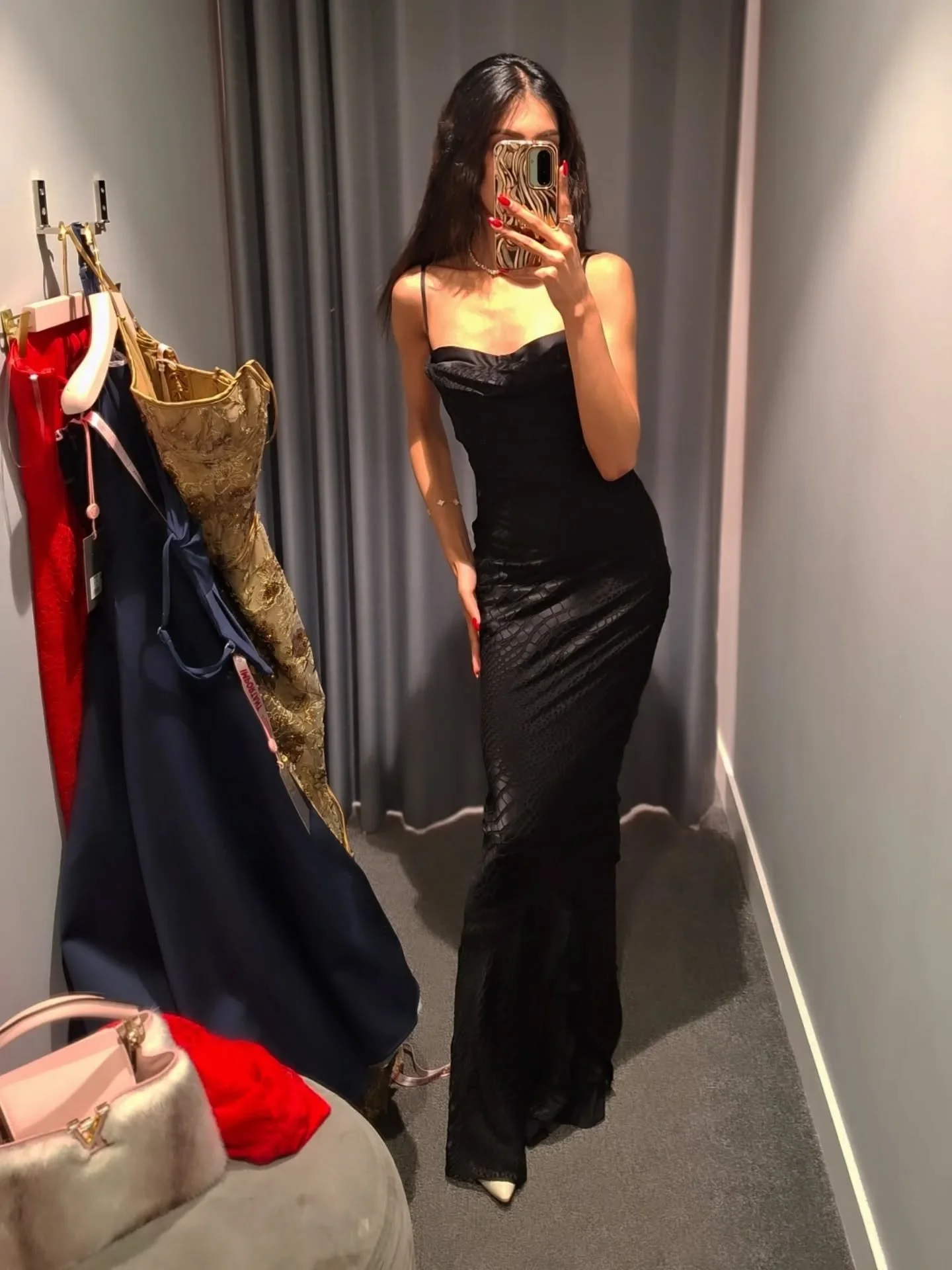 One of my favourite dress brands is @houseofcb 🌹 because of house beautifully they snatch the waist! 

If you are into romanticizing your wardrobe 🌸, I recommend looking at their latest collection!

#dresses #houseofcb #styletip #outfitinspiration 