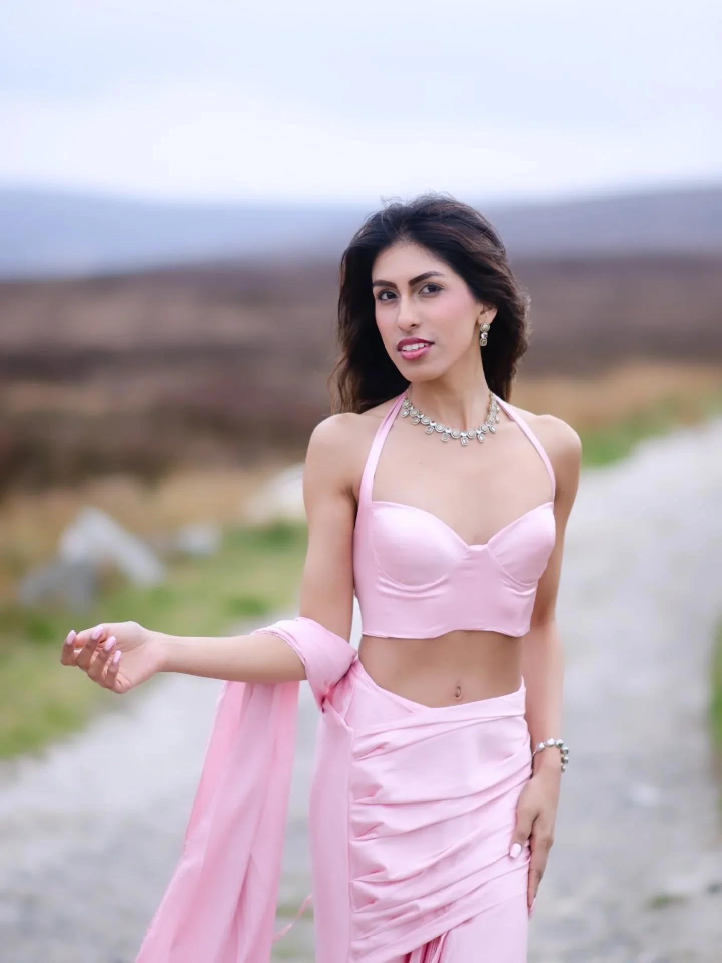 To make sure your life is full of I can't believe I did that and not I wish I could've done that, you need a little sparkle of confidence and glamour ✨️

Wearing this gorgeous american diamond necklace set and bracelet from @gildeddesi made me glow l