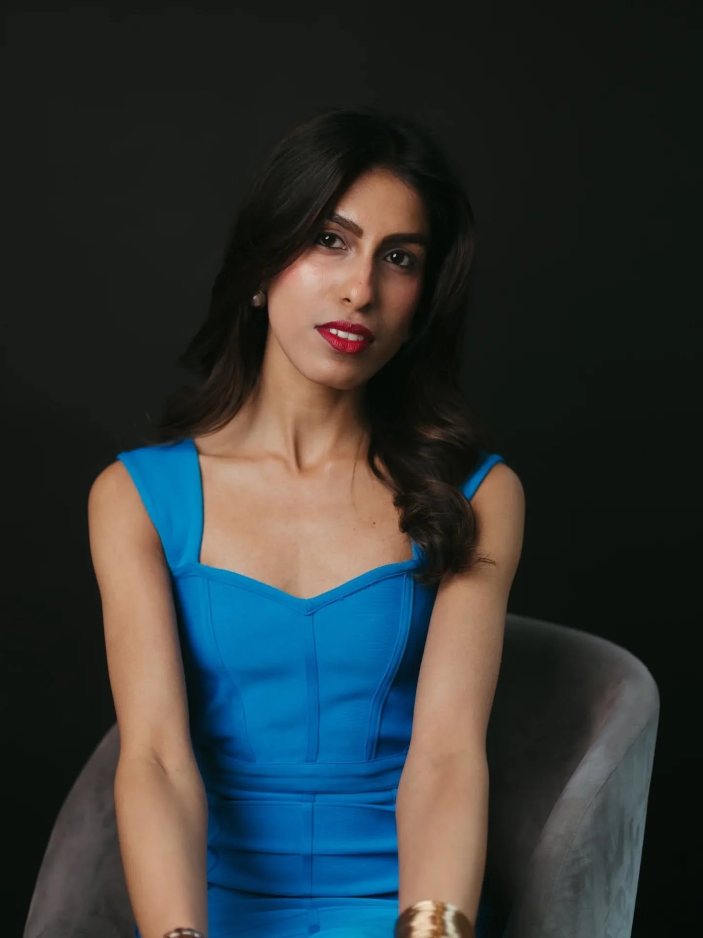 Colors evoke an emotion.

As a colour-qualified image consultant, my mission is simple: to help professional women feel confident in their own skin.

The colours you wear every day have more power than you think. They shape how you feel when you get 