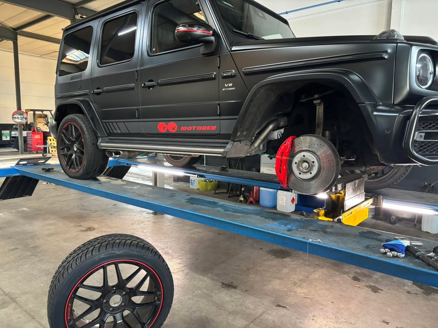 Mercedes-benz G63 Amg edition 1
Deze prachtige G63 voorzien van een set 22 inch winterbanden
Dankzij onze proffesionele banden apparatuur kunnen wij t/m 24 inch zonder problemen de-en monteren
#mercedes #mercedesbenz #AMG #amgperformance #amgpower