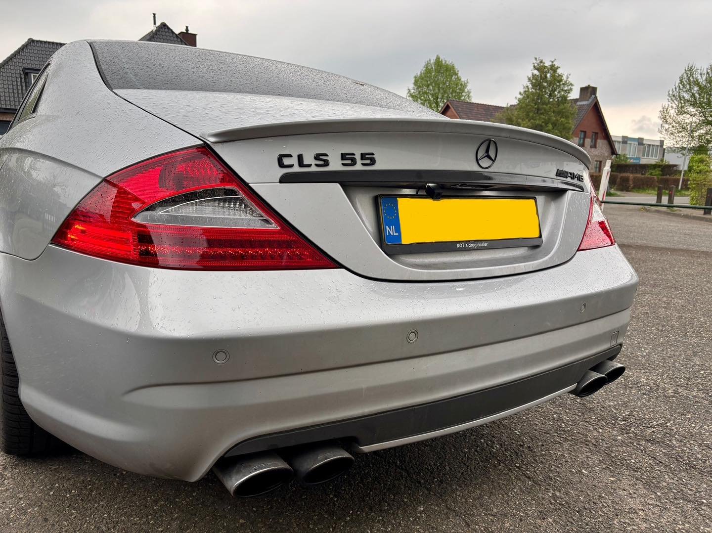 Mercedes- benz cls 55 amg
Voor een ander autobedrijf hebben we deze cls voorzien van facelift achterlichten. De klant heeft zelf de achterlichten geregeld , wij hebben een nieuw facelift sam fond gemonteerd , de bedrading aangepast ( deze is zowel in