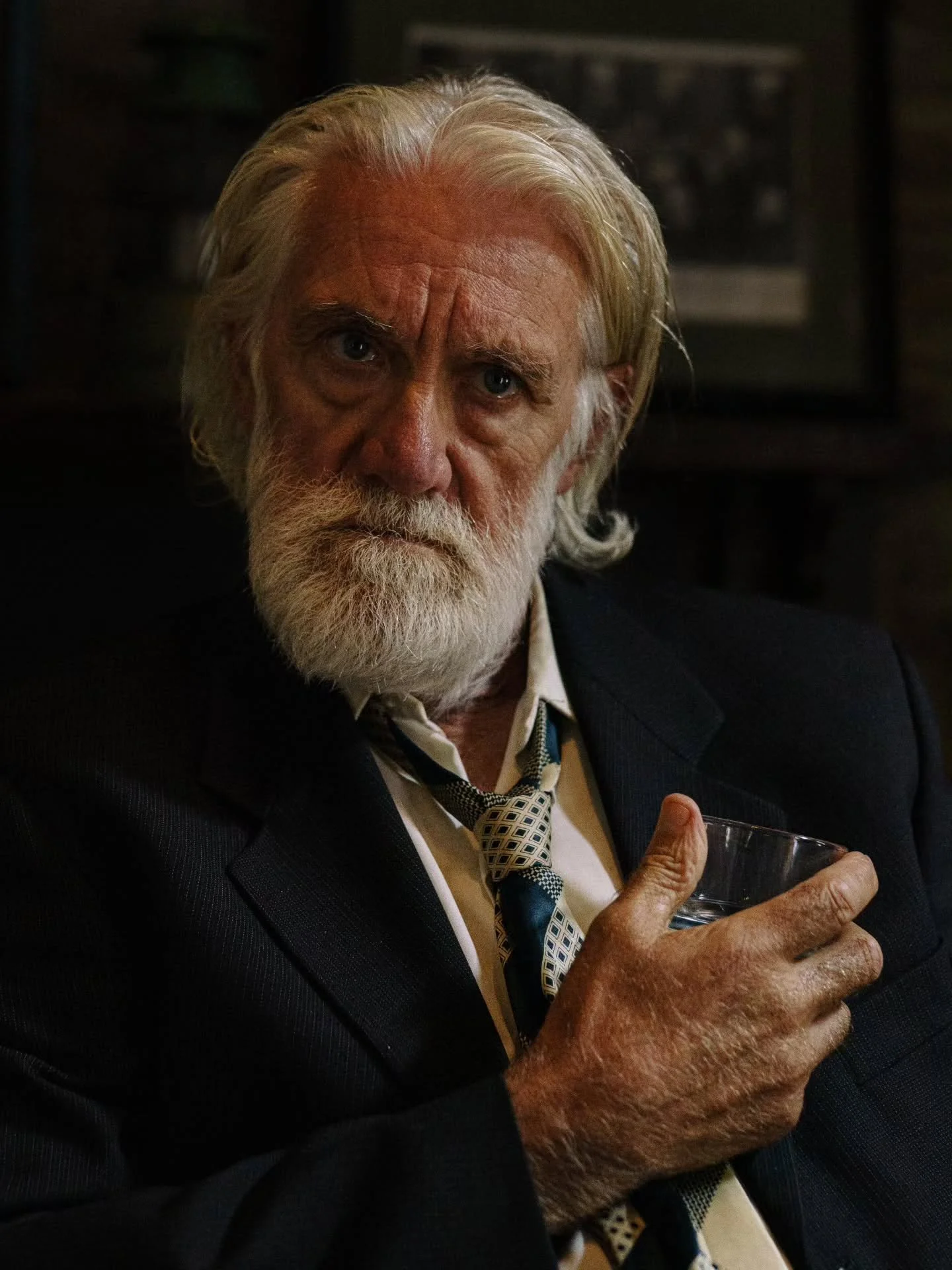 A quick character study in between our takes from a while back with the amazing actor @ahern_sean 🙌

#characterstudy #actorportrait #onsetphotography #headshots #actorheadshots #behindthescenes #cinematicportrait #filmmaking #emotiveportrait #headsh