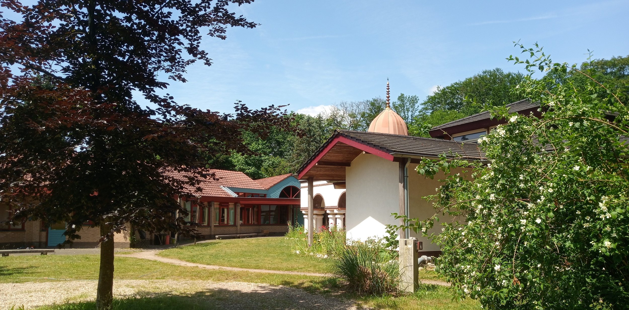 Ashram met tempel 2021-B3.jpg
