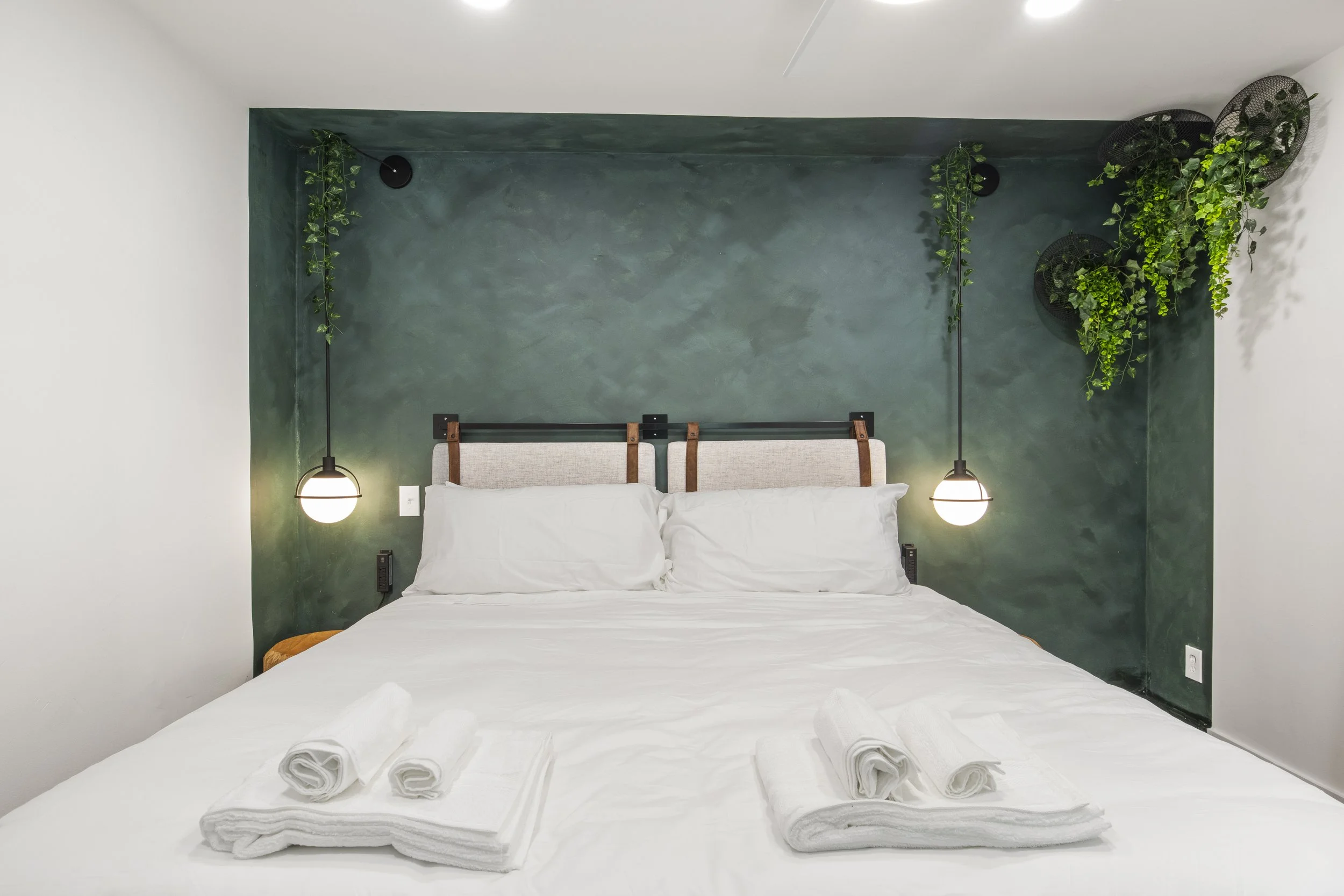 13-381 Sunset Ave_00013.jpg