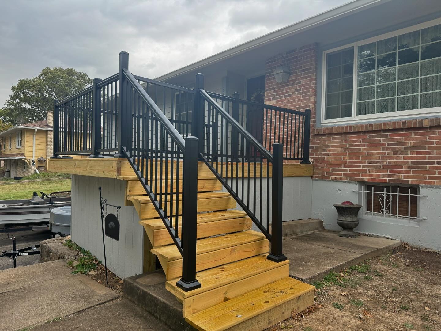 Added a gate to a recent deck we built! Super easy and customers were so happy. #decks #decksofinstagram #build #builder #construction #smallbusiness #entrepreneur